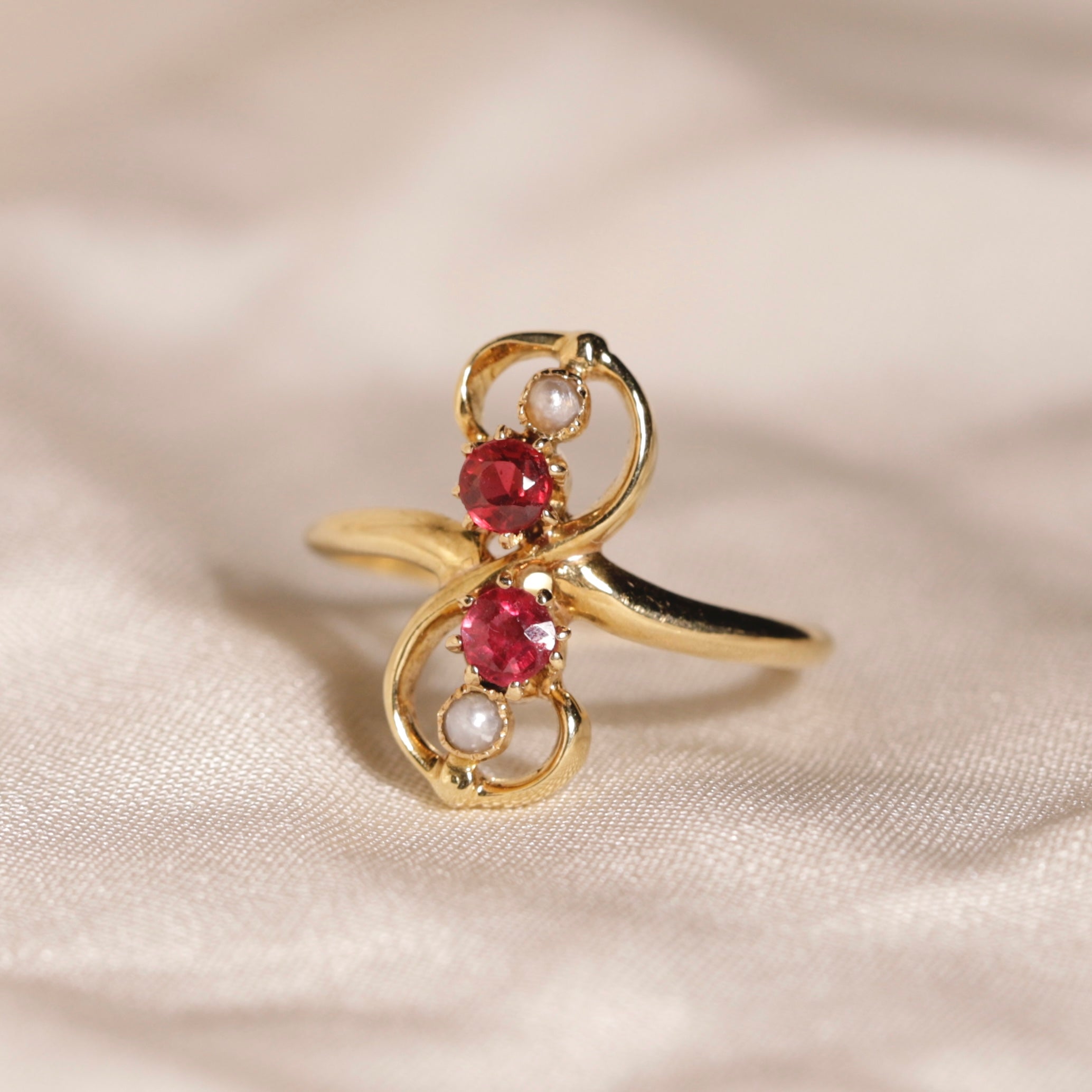 Bague vintage infini pierres rouges et perles