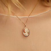 Pendentif vintage camée coquille femme