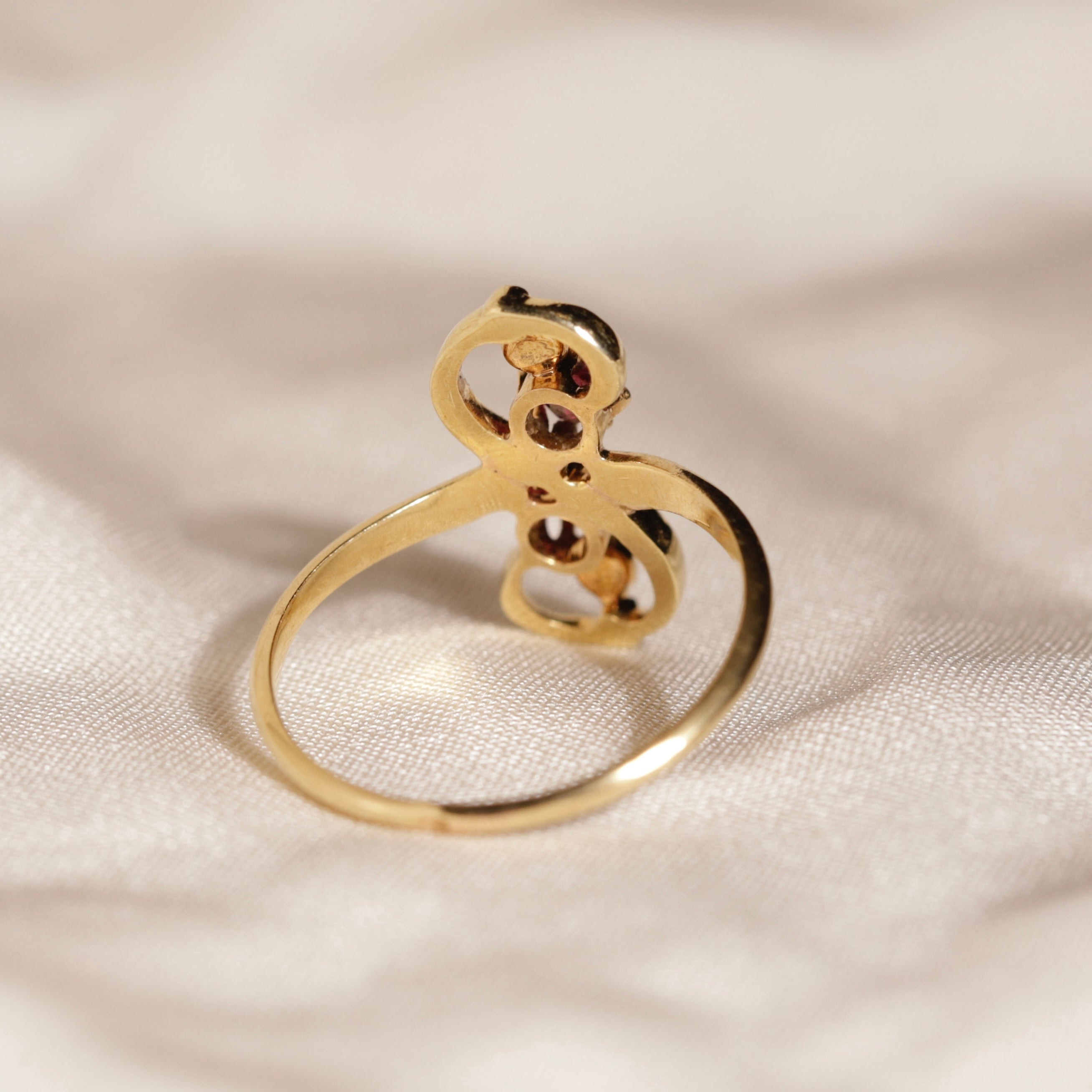 Bague vintage infini pierres rouges et perles