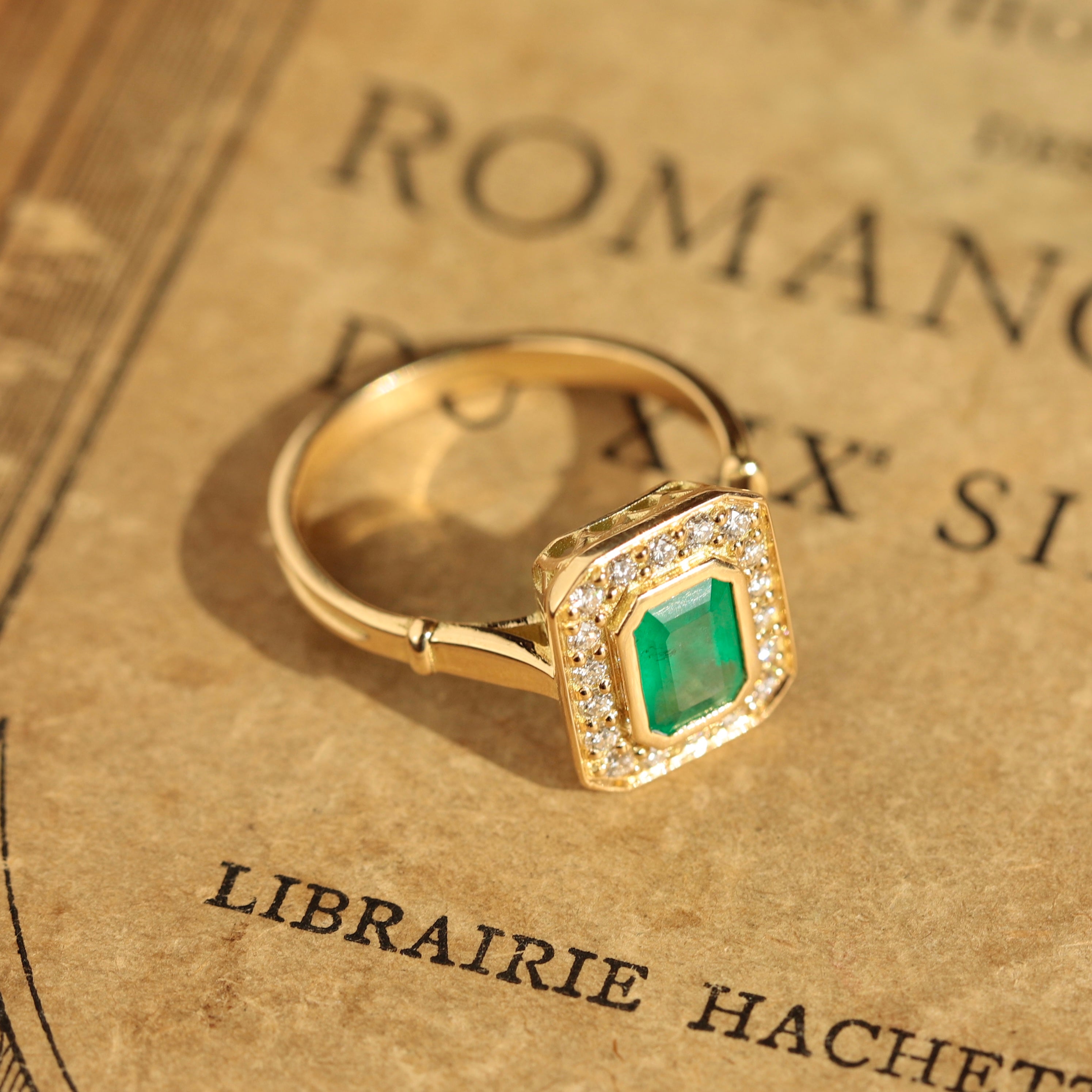 Bague Art Déco émeraude et diamants style vintage 2