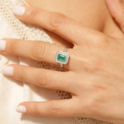 Bague Art Déco or blanc 18 carats émeraude diamants style vintage