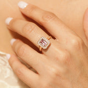 Bague Art Déco tourmaline rose et diamants style vintage porté