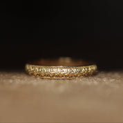 Bague alliance gravée fleurs or 18 carats