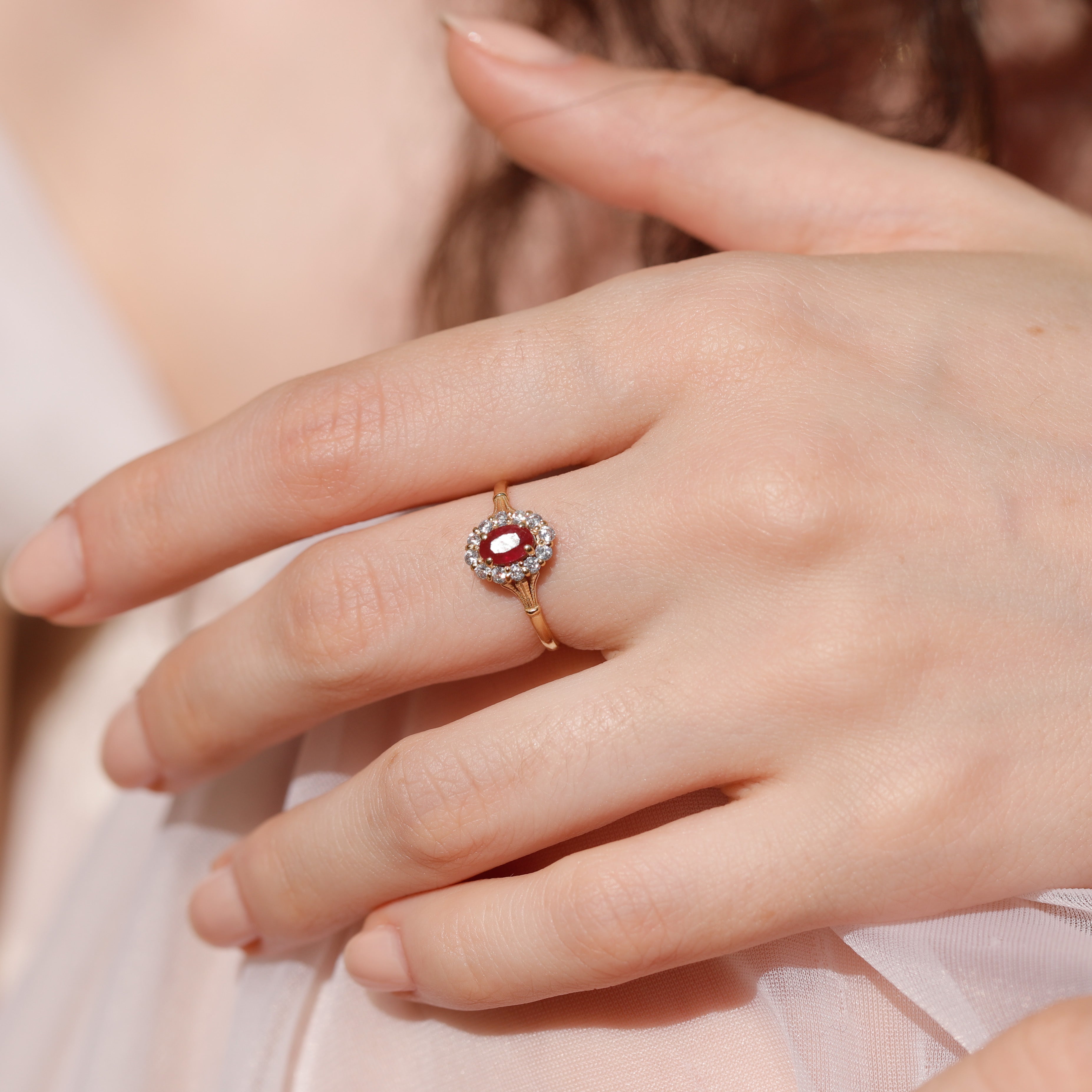 Bague de fiançailles marguerite rubis diamants