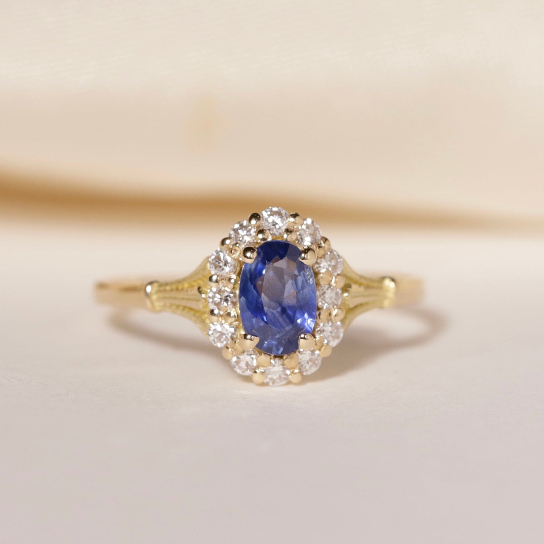 Bague marguerite 18 carats saphir diamants Aurora