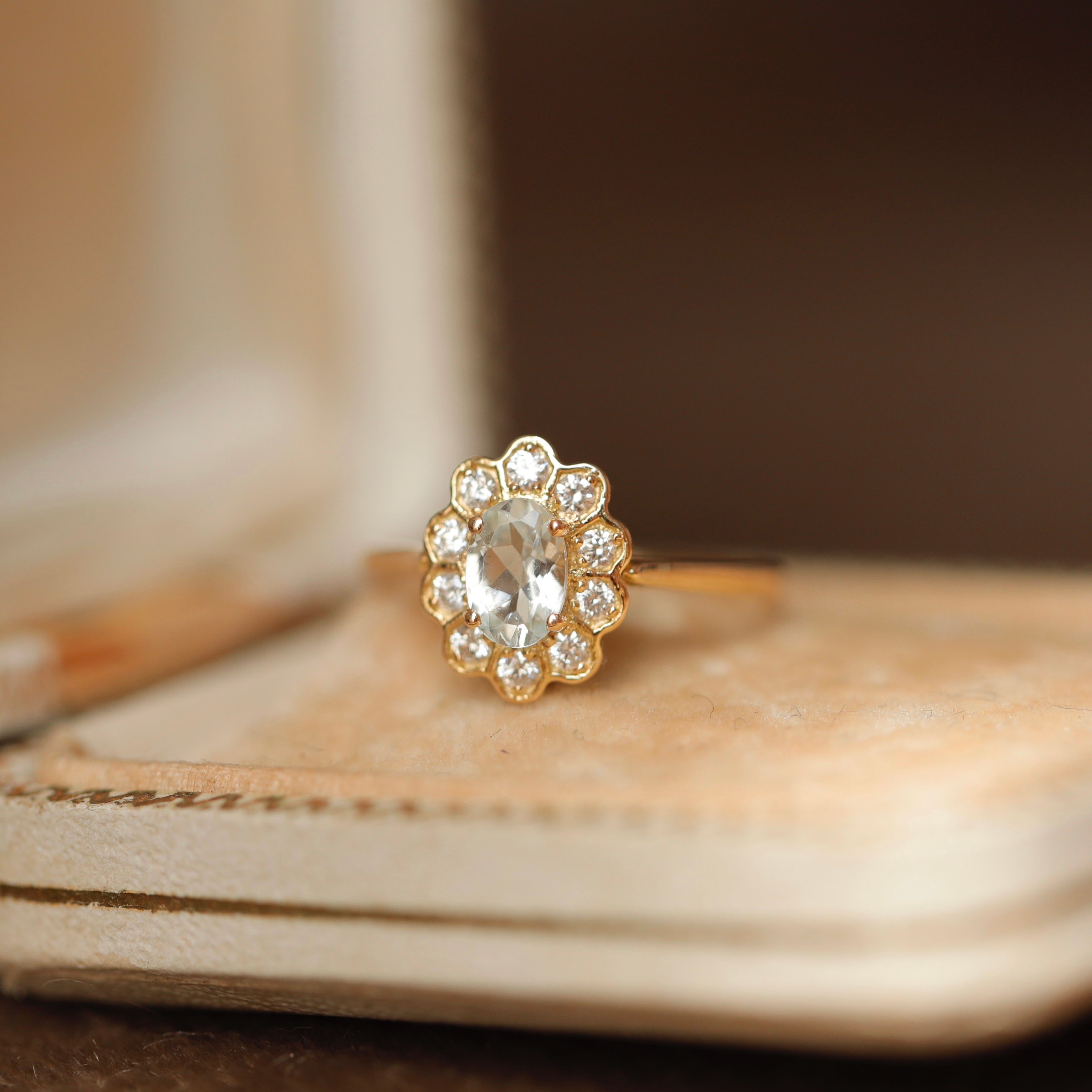 Bague Astrée · Bague marguerite aigue-marine et diamants style vintage