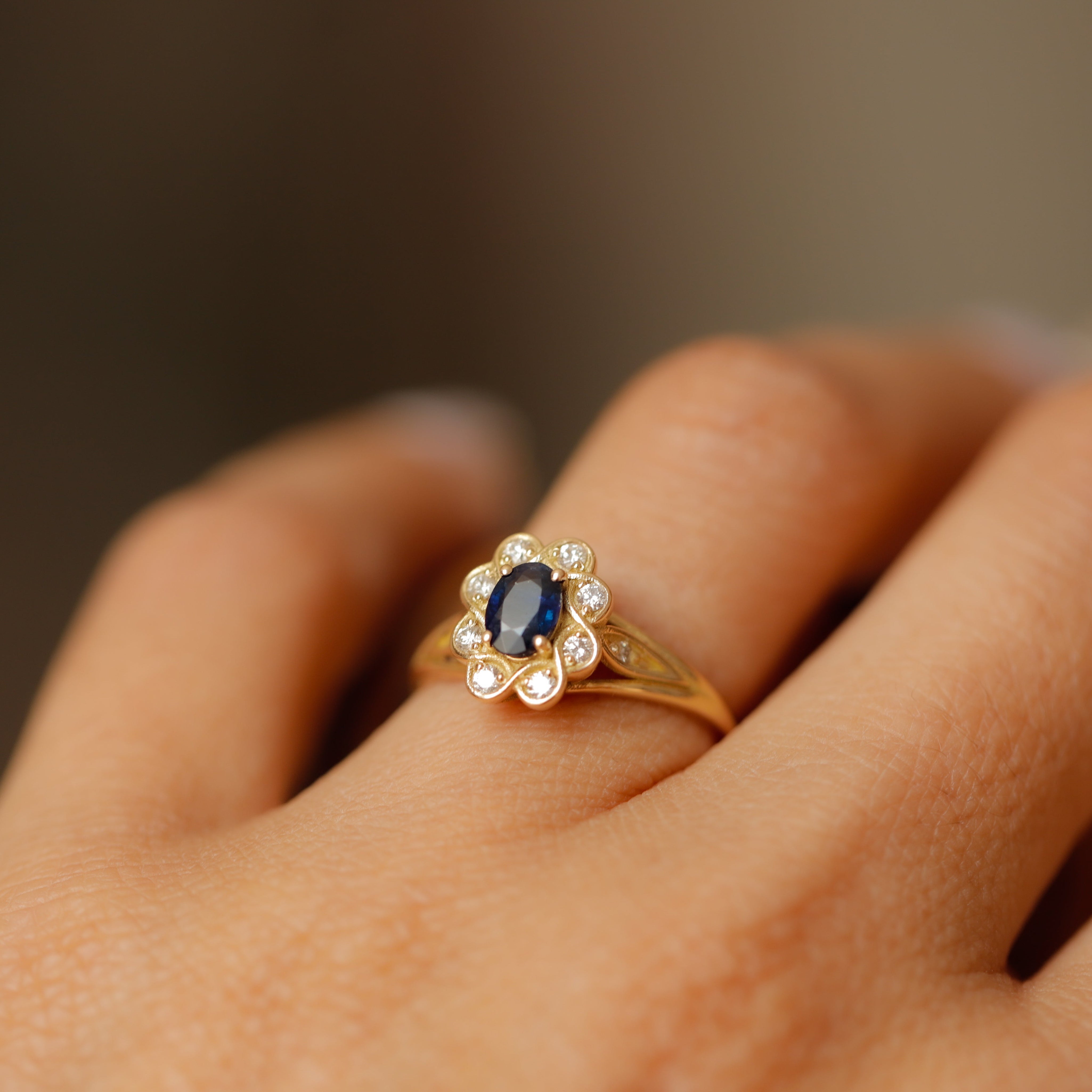 Bague de fiançailles marguerite style ancien saphir diamants