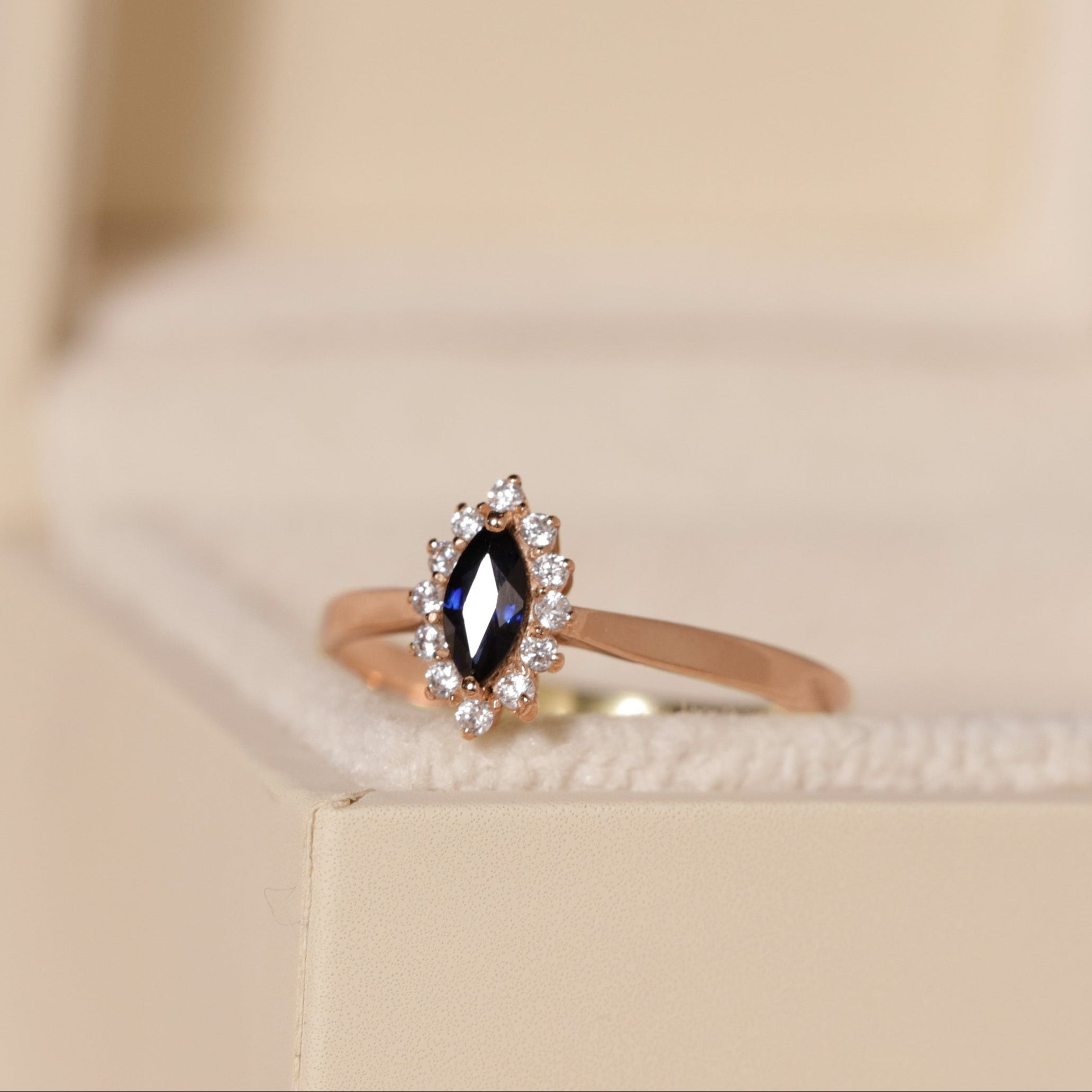 Bague marquise or rose 18 carats saphir diamants songe