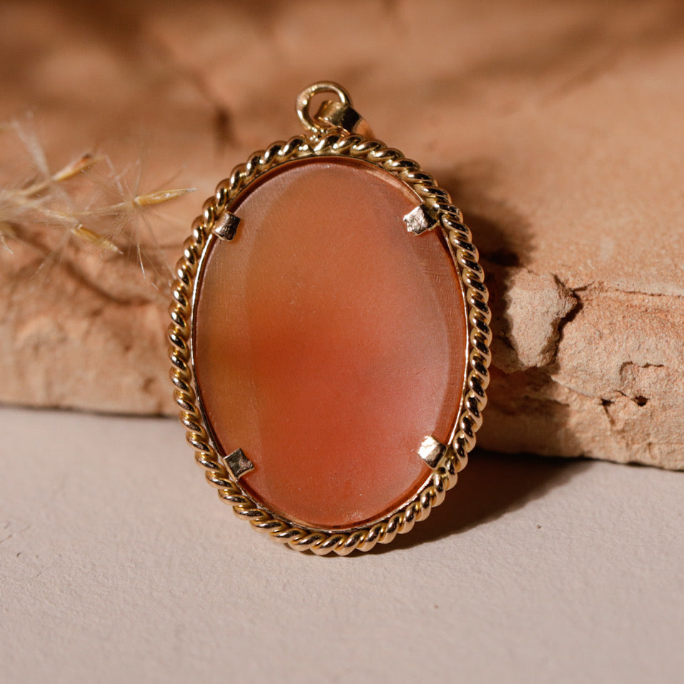 Pendentif vintage camée coquille femme