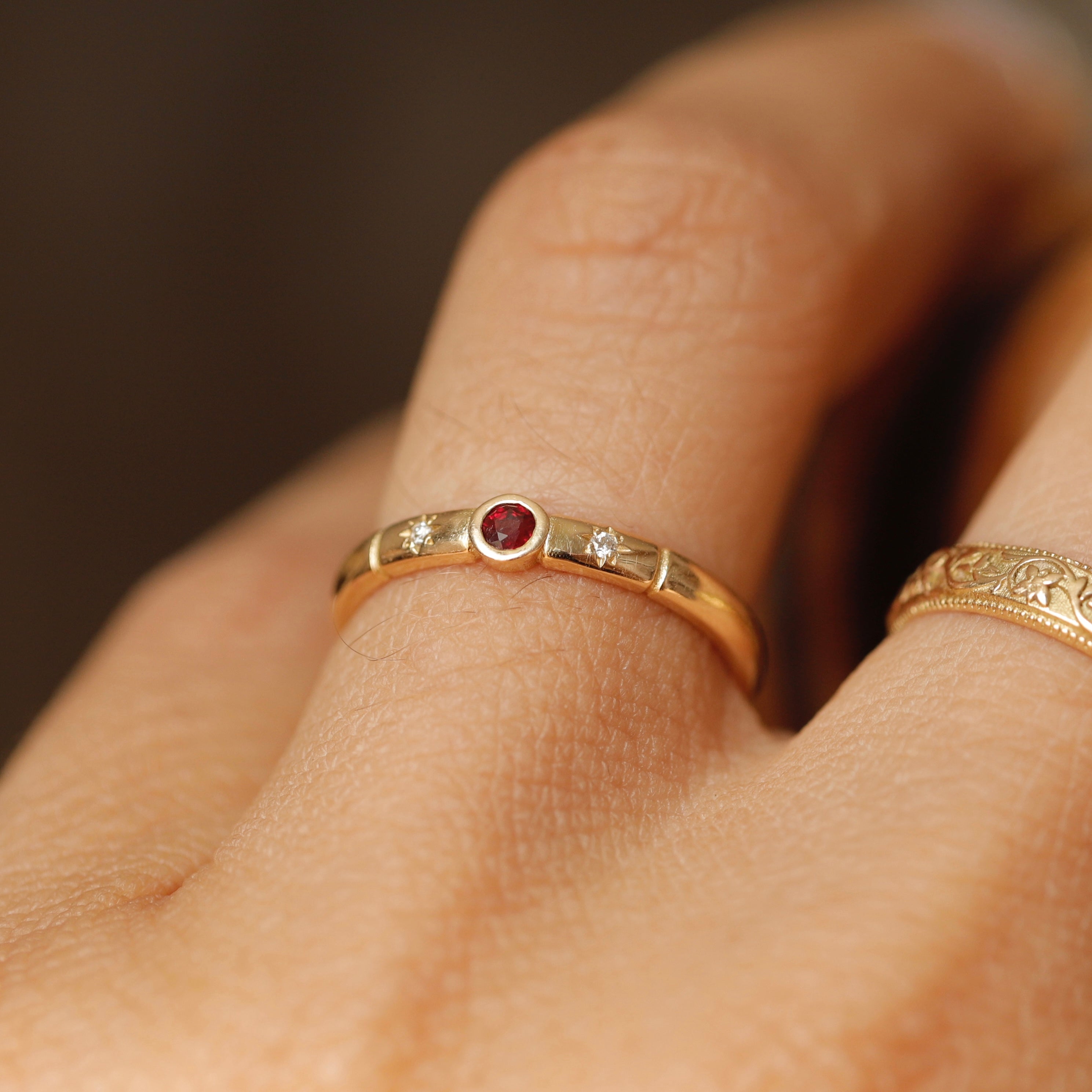 Bague de naissance rubis diamants style ancien