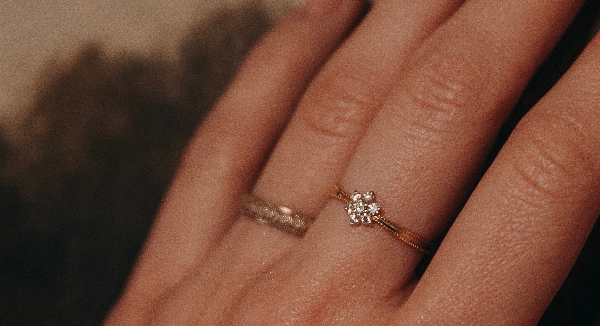 Bague fleur sertie de diamants 