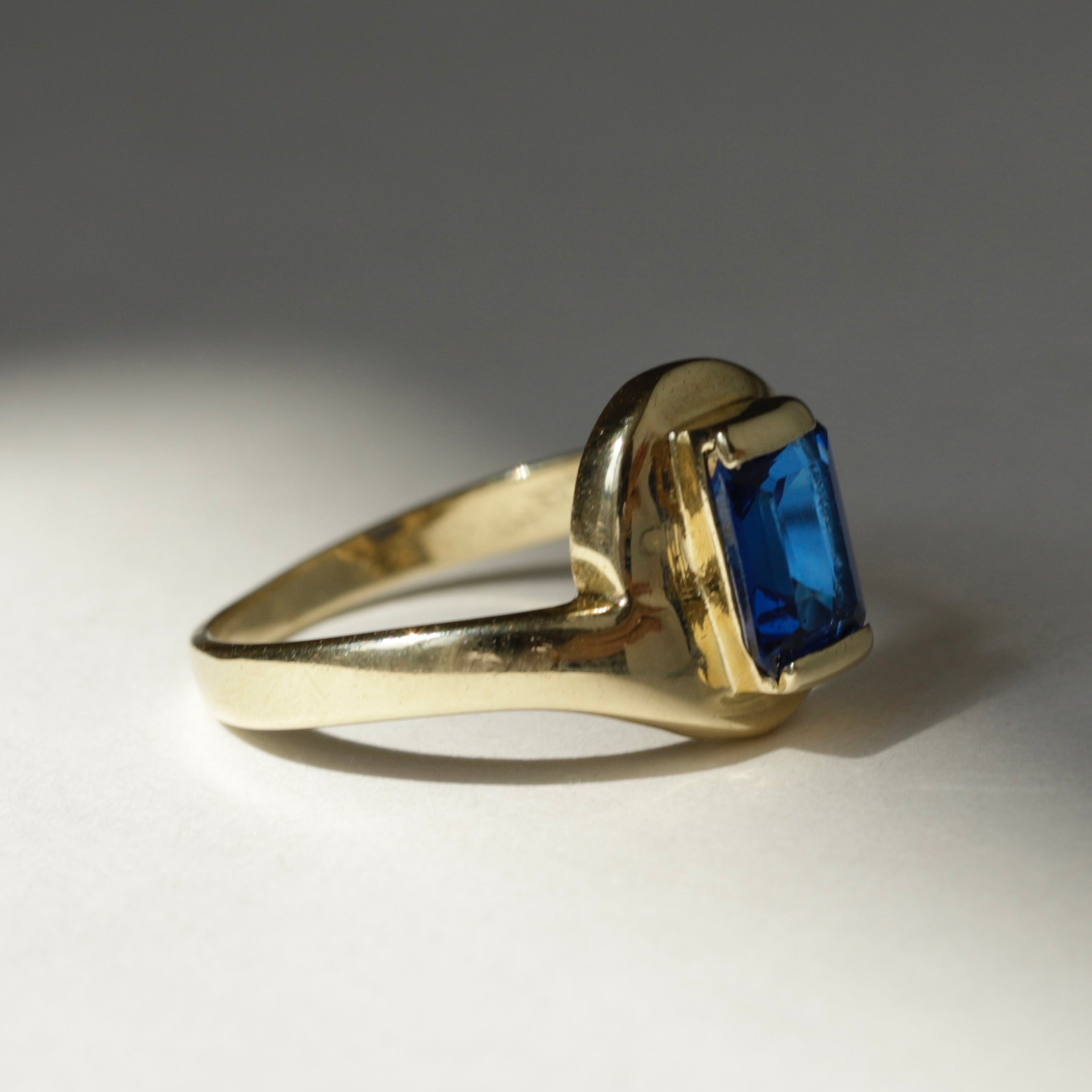 Bague pierre bleue or 14 carats