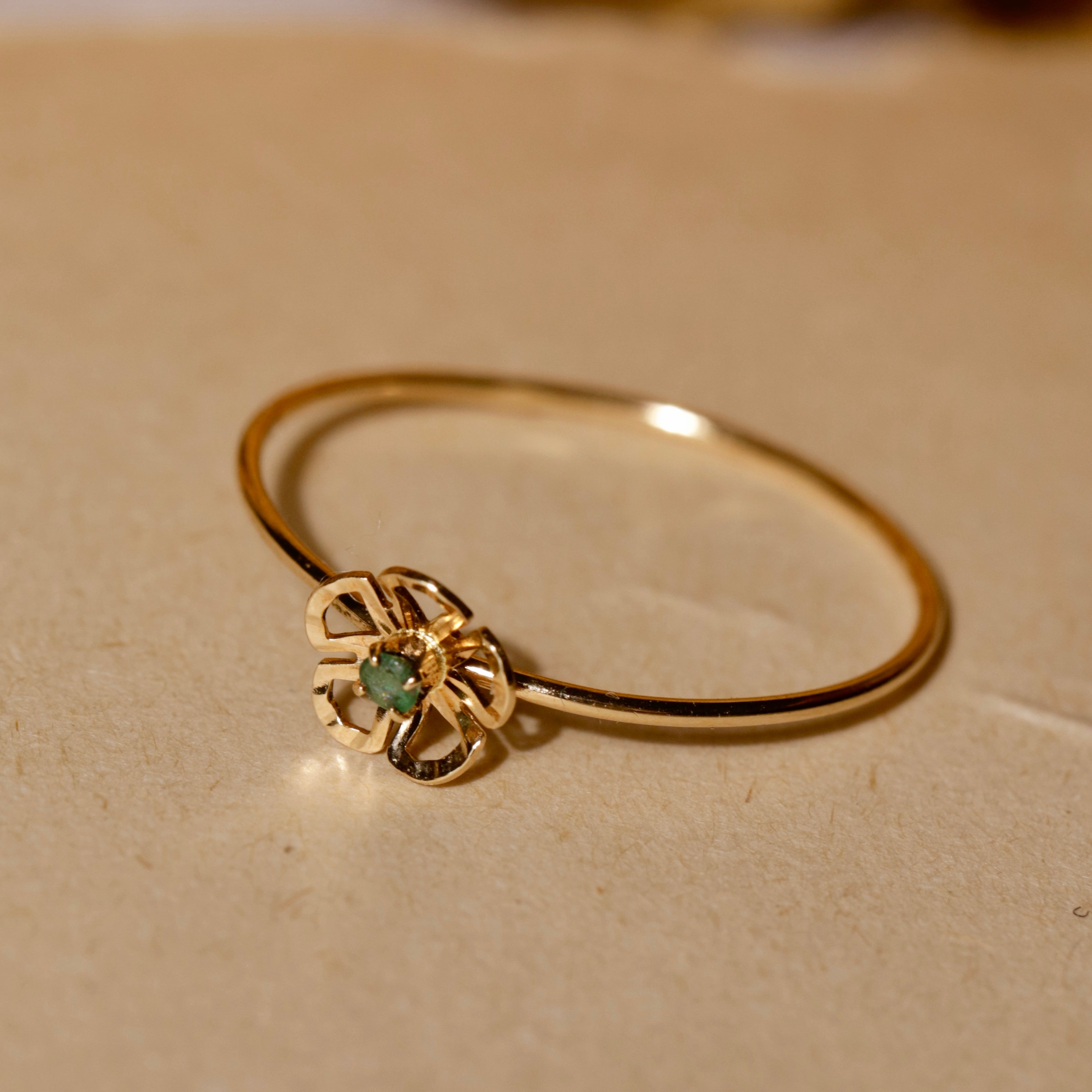 Bague fleur mini émeraude