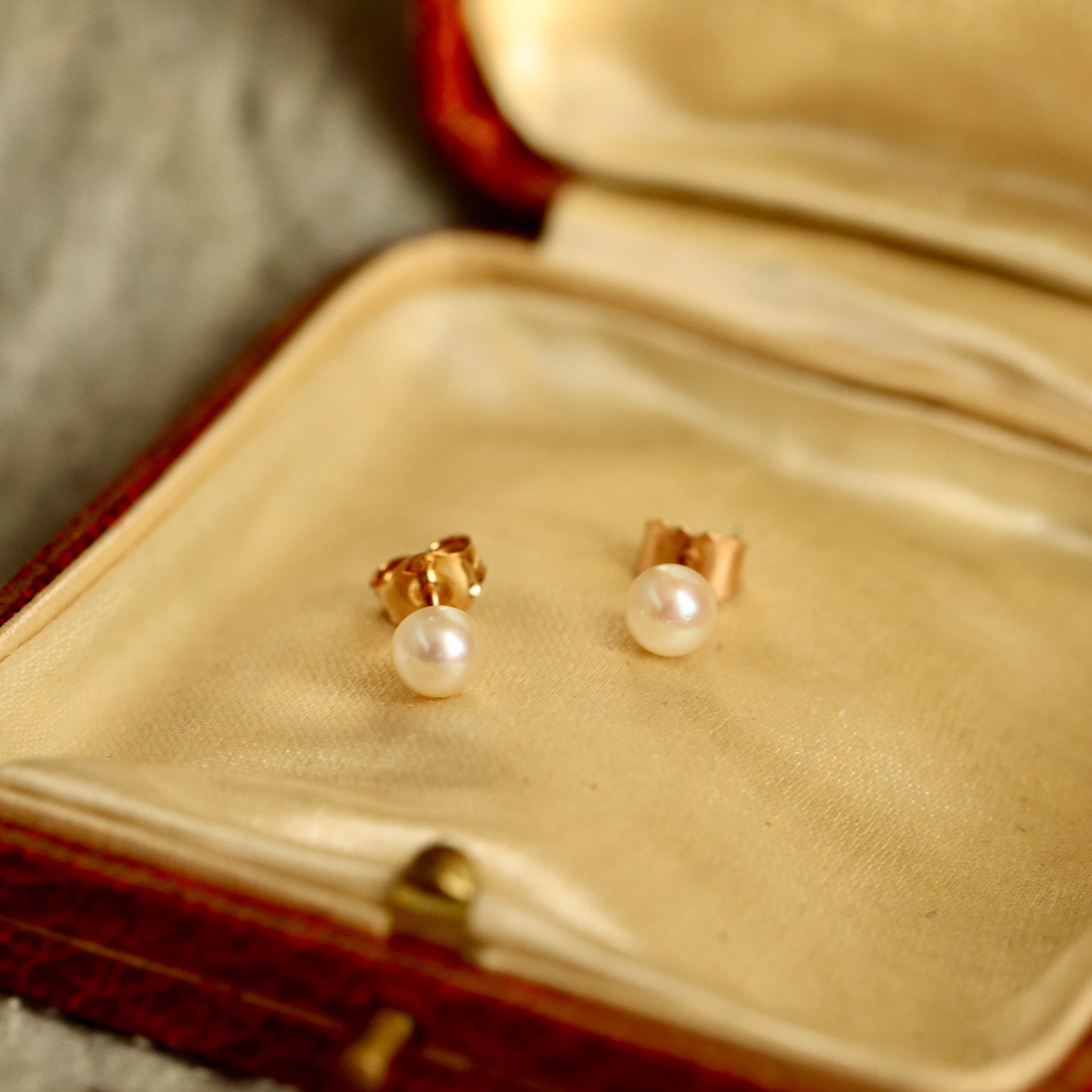 Puces d'oreilles vintage perles de culture