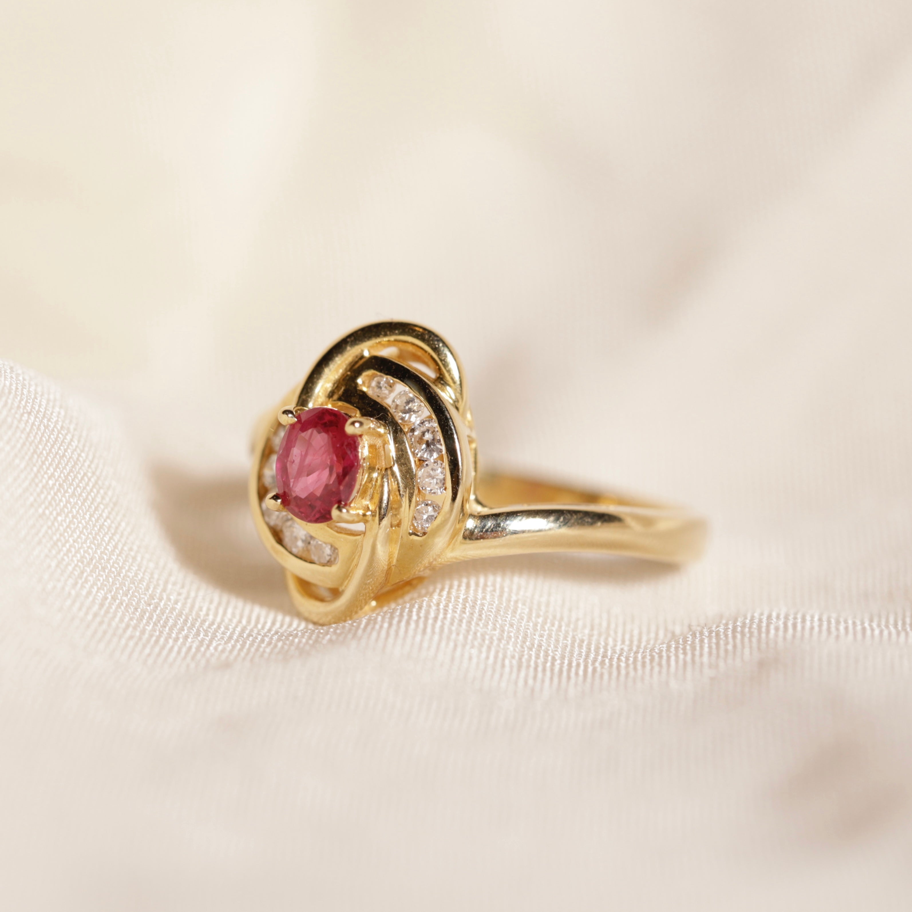 Bague croisillon rubis et diamants