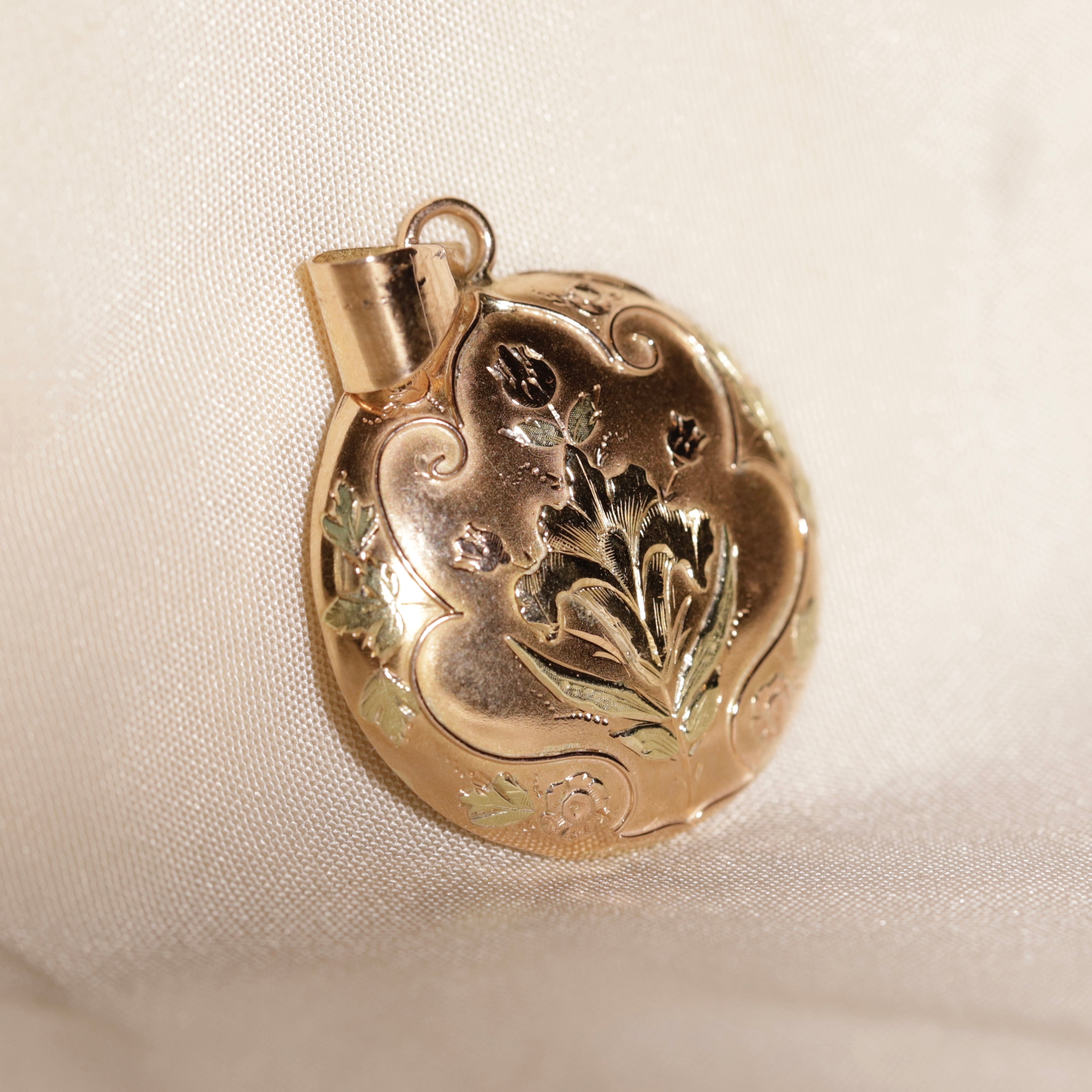Bijoux fantaisie de créateur fait main. Univers bijoux délicat et coloré Bijoux fantaisie de créateur fait main. Univers bijoux délicat et coloré