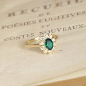 Bague Astrée · Bague marguerite émeraude et diamants style vintage