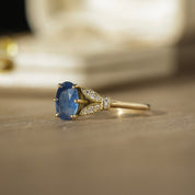 Bague Hesperis · Bague saphir et feuillage pavé de diamants