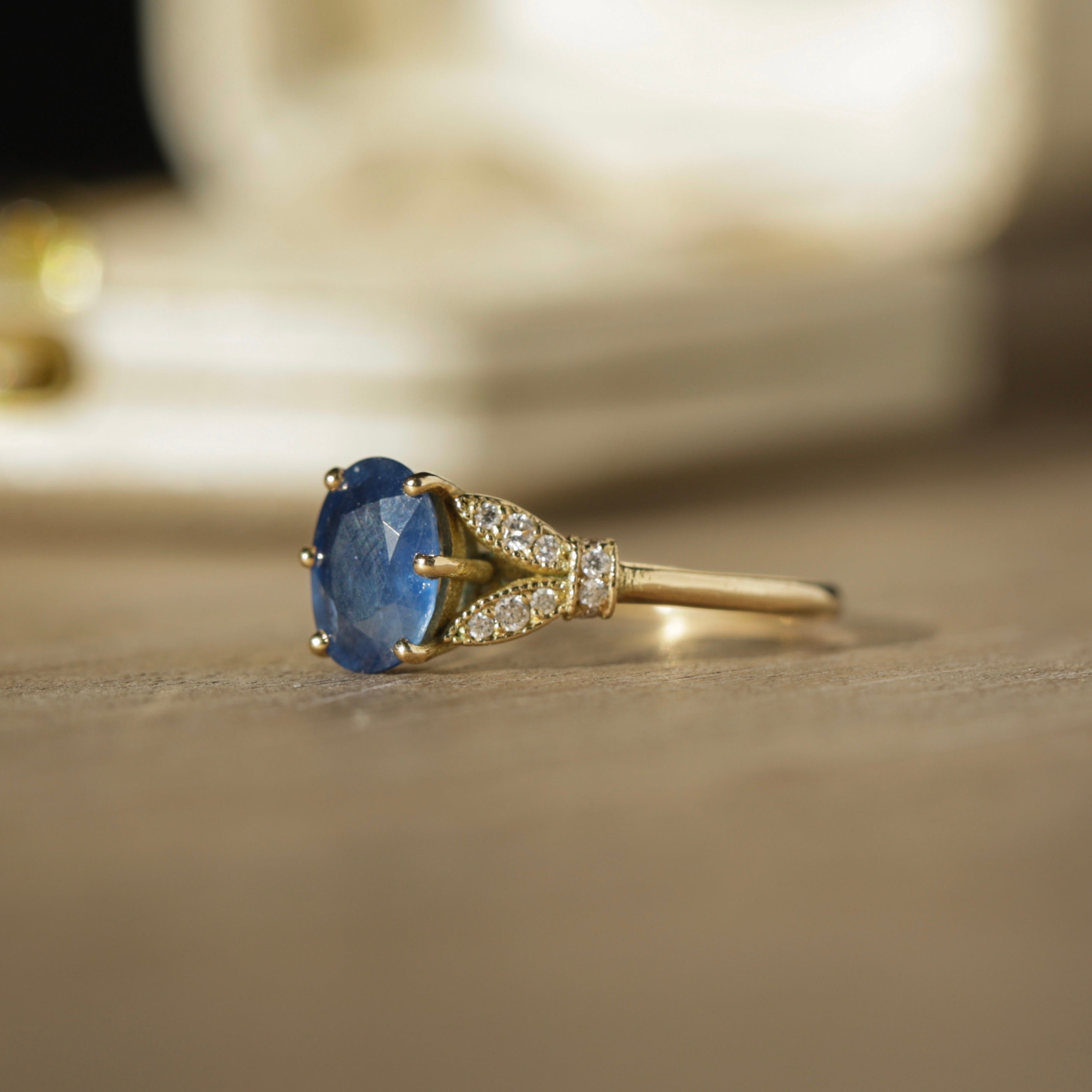 Bague Hesperis · Bague saphir et feuillage pavé de diamants