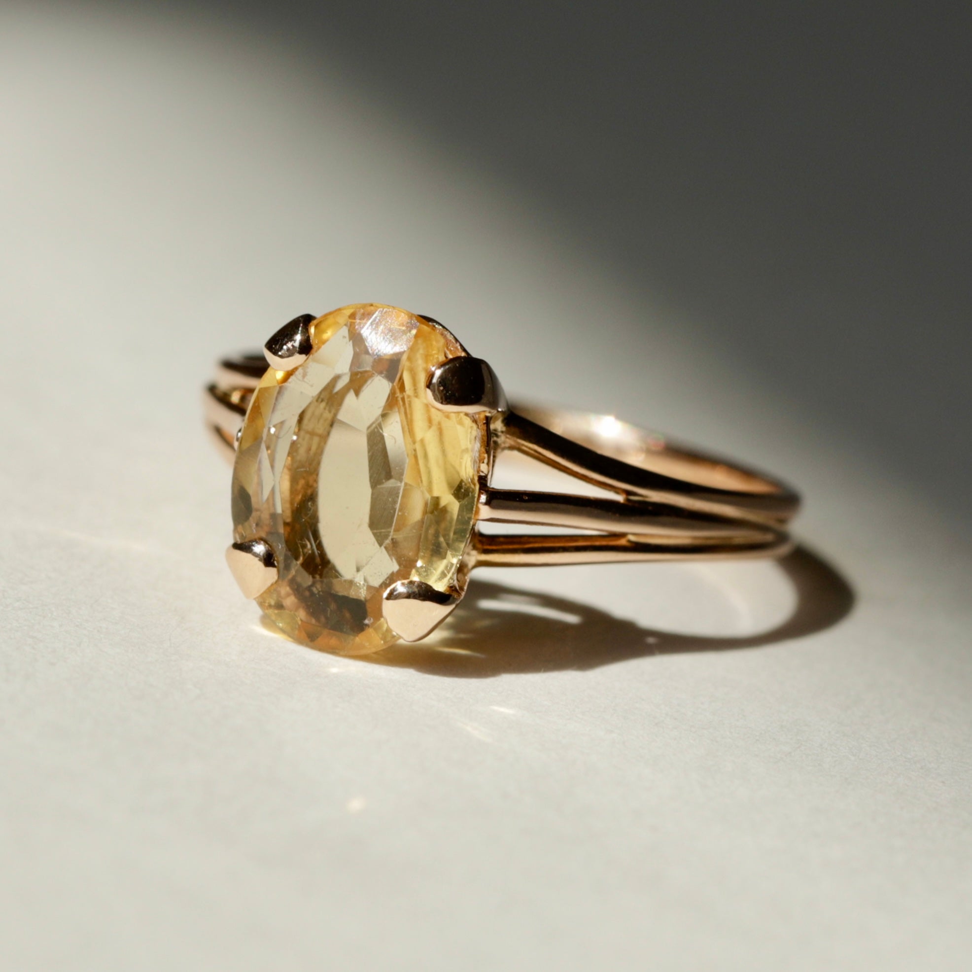 Bague solitaire pierre jaune ovale