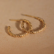 Créoles motif feuillage style vintage or 18 carats