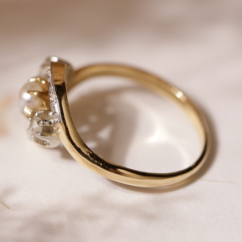 Bague ancienne 1900 perle fine encadrée de deux diamants