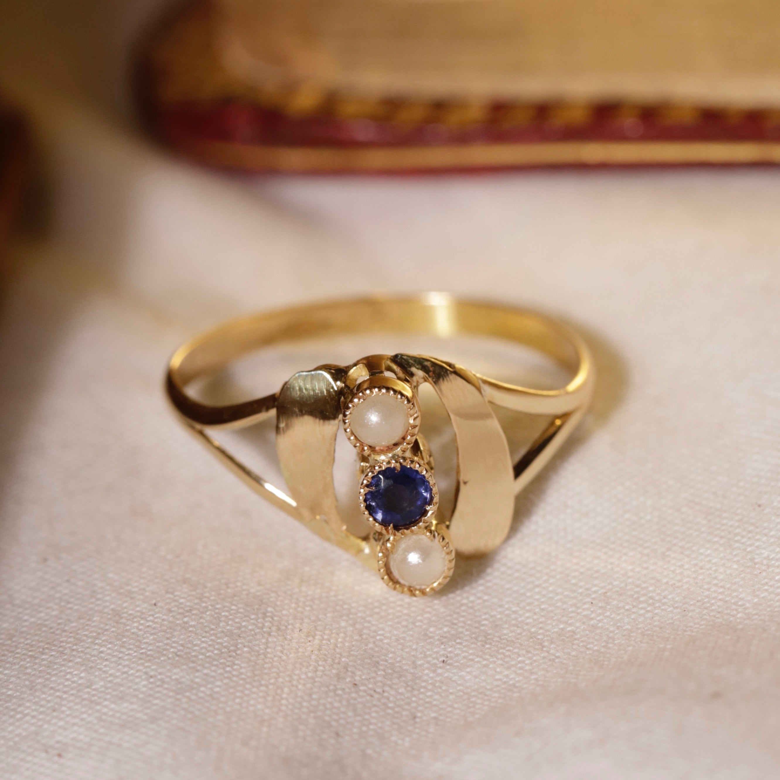 Bague perles et pierre bleue