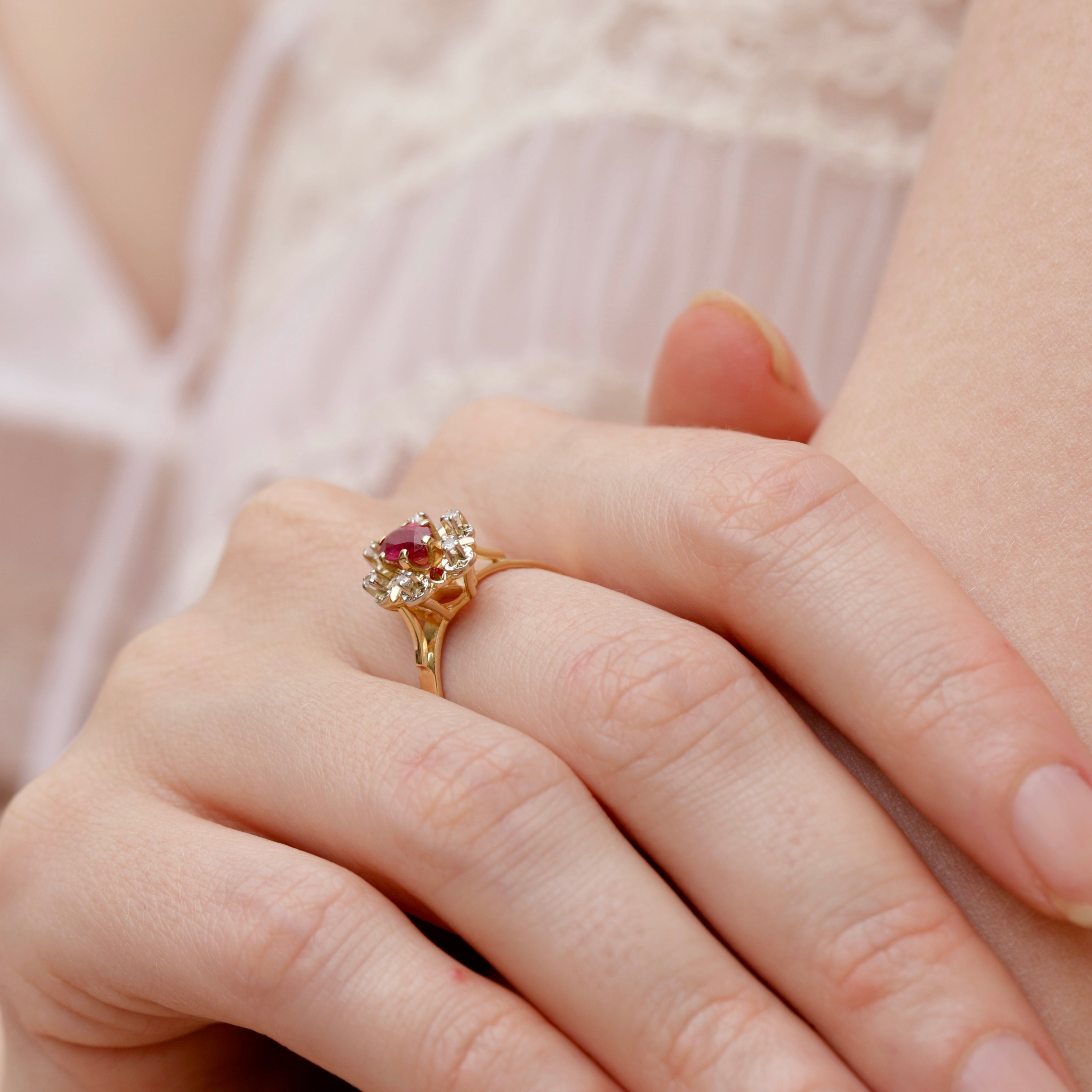 Bague navette vintage rubis et diamants