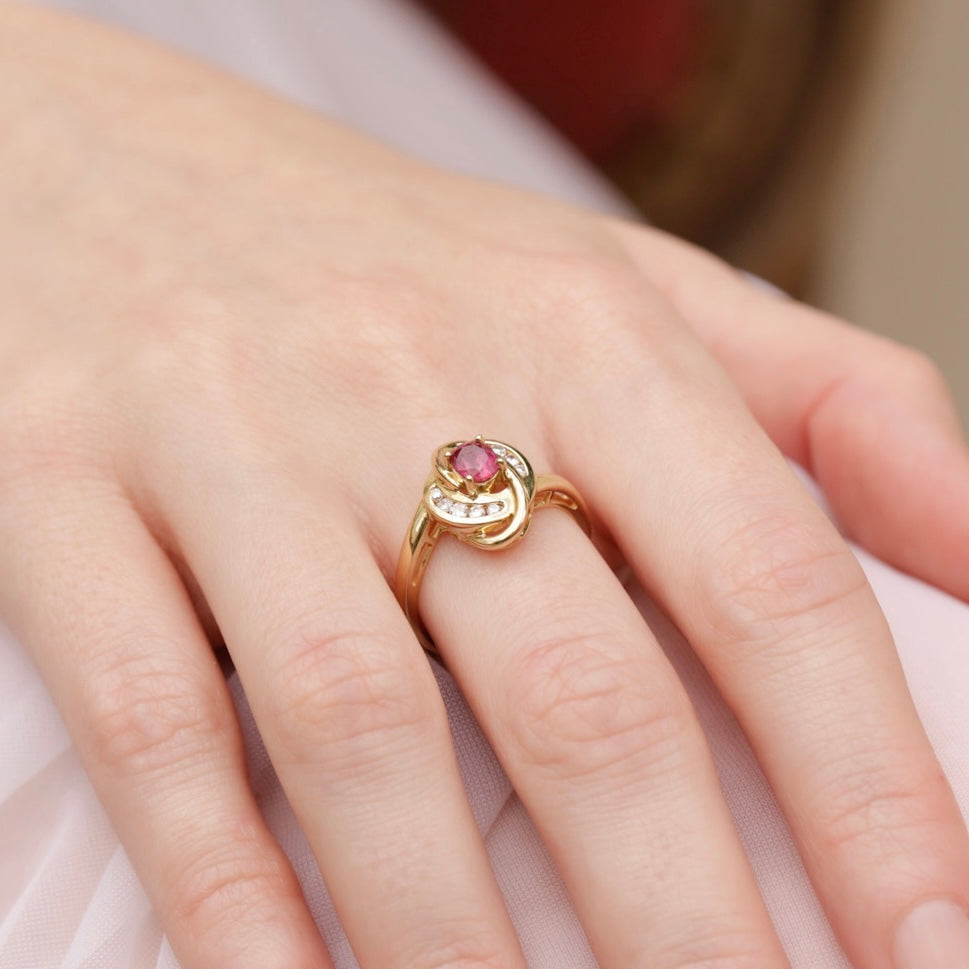 Bague croisillon rubis et diamants