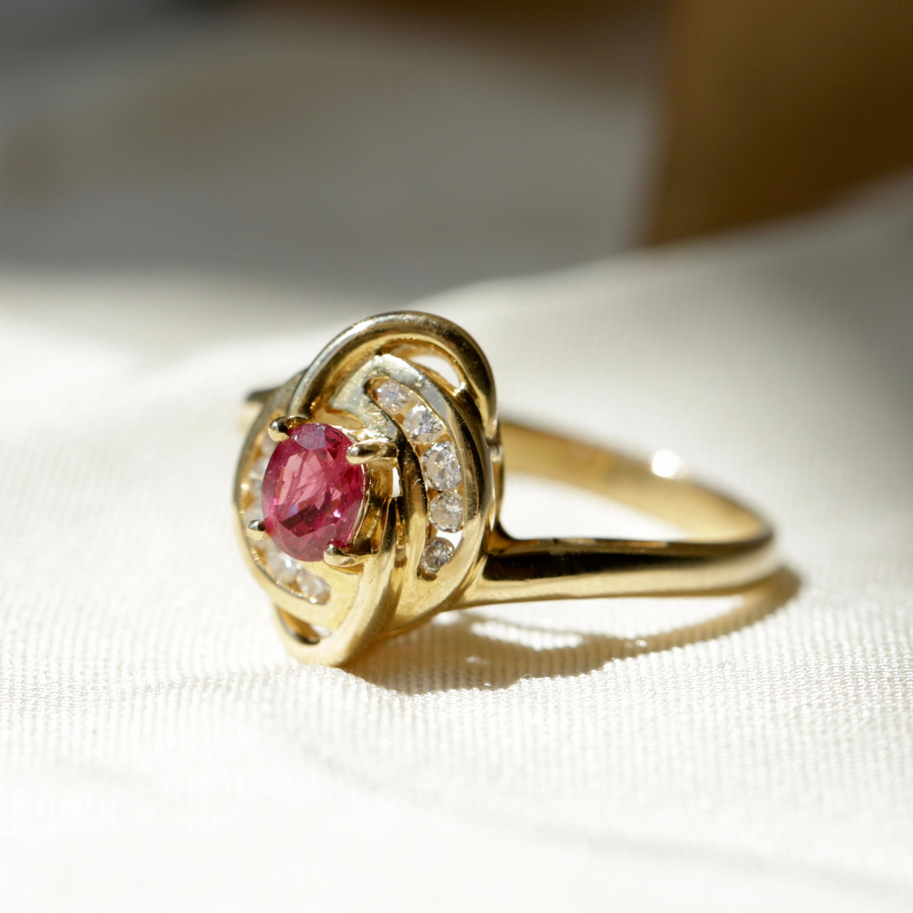 Bague croisillon rubis et diamants