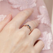 Bague mouvementée saphirs et diamants taille rose