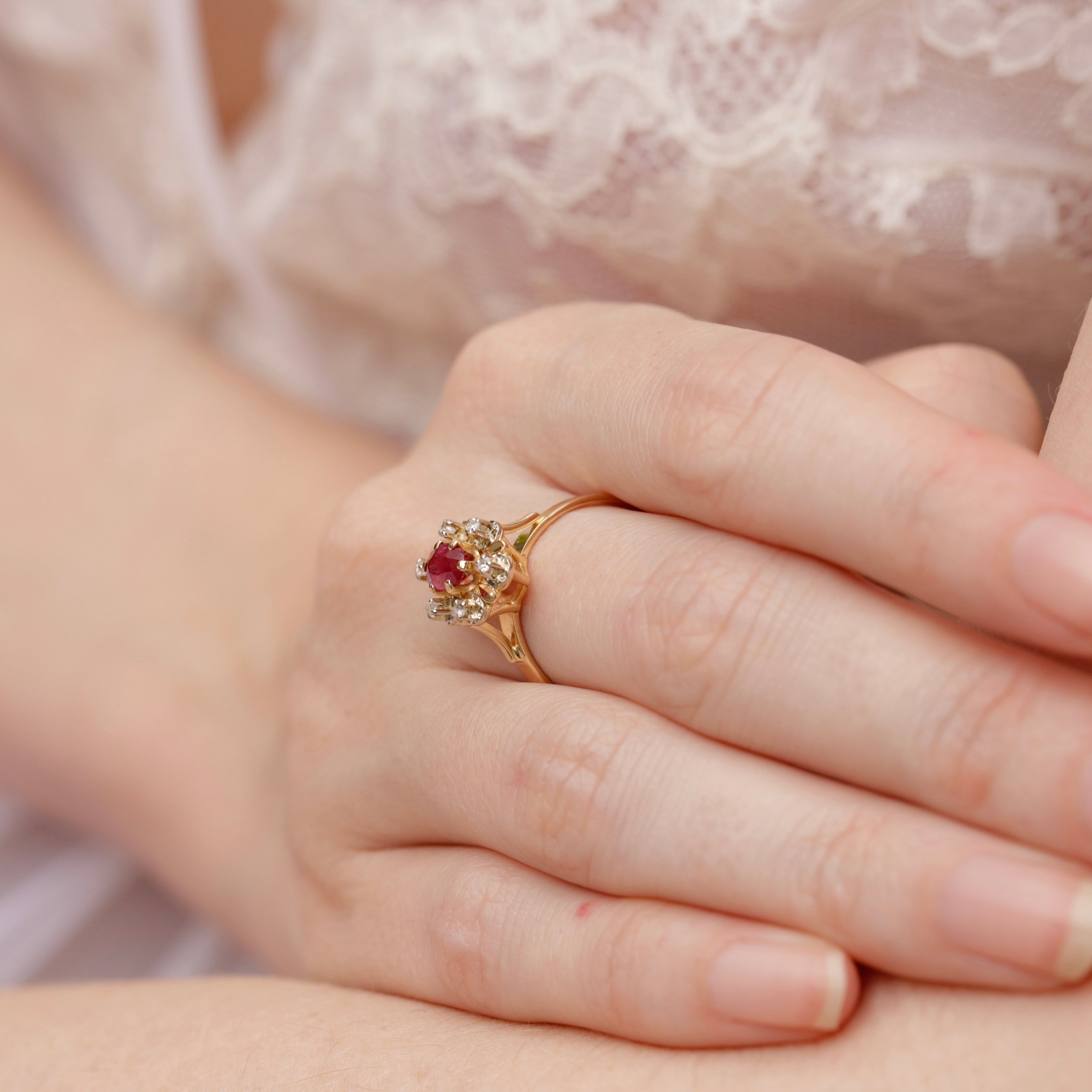 Bague navette vintage rubis et diamants