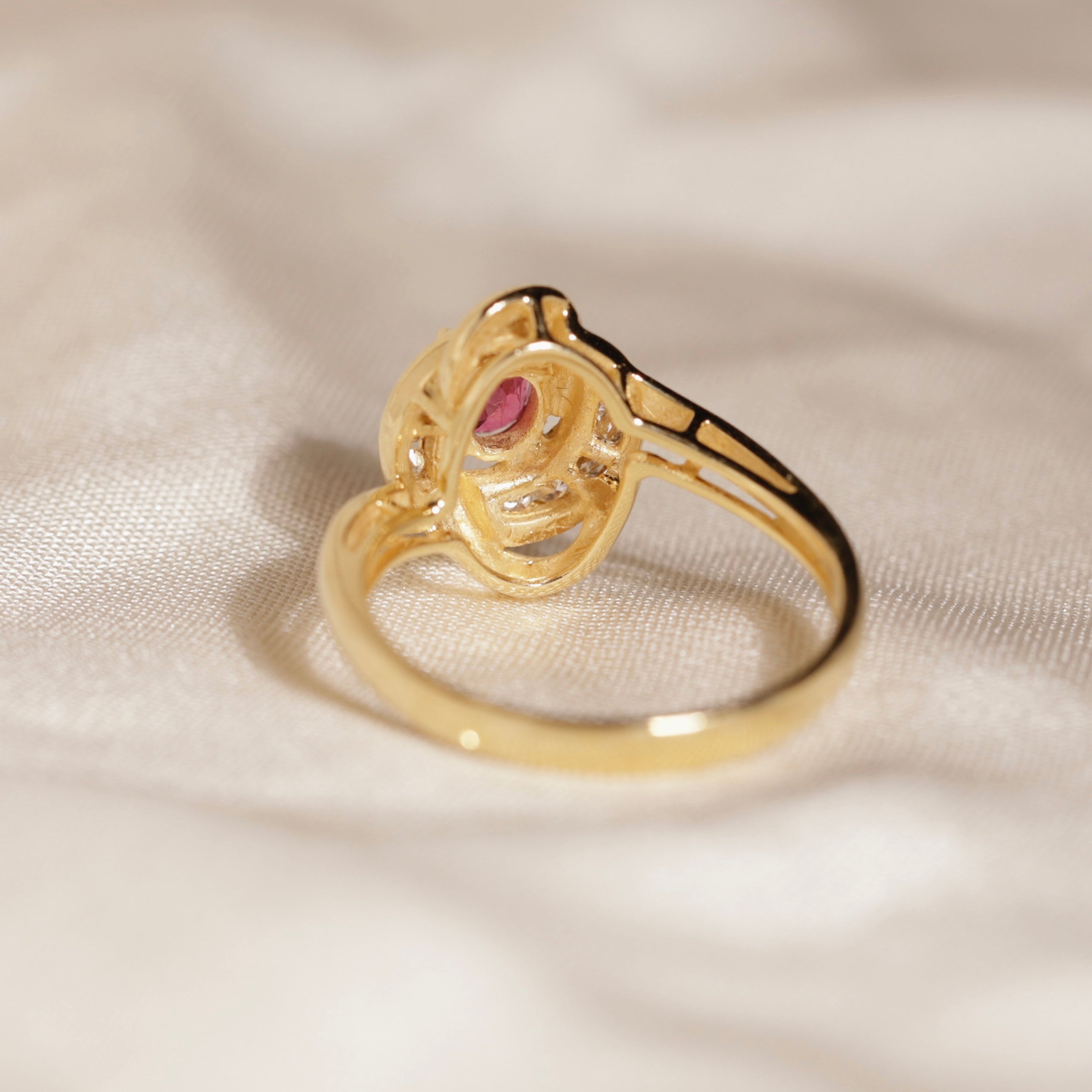 Bague croisillon rubis et diamants