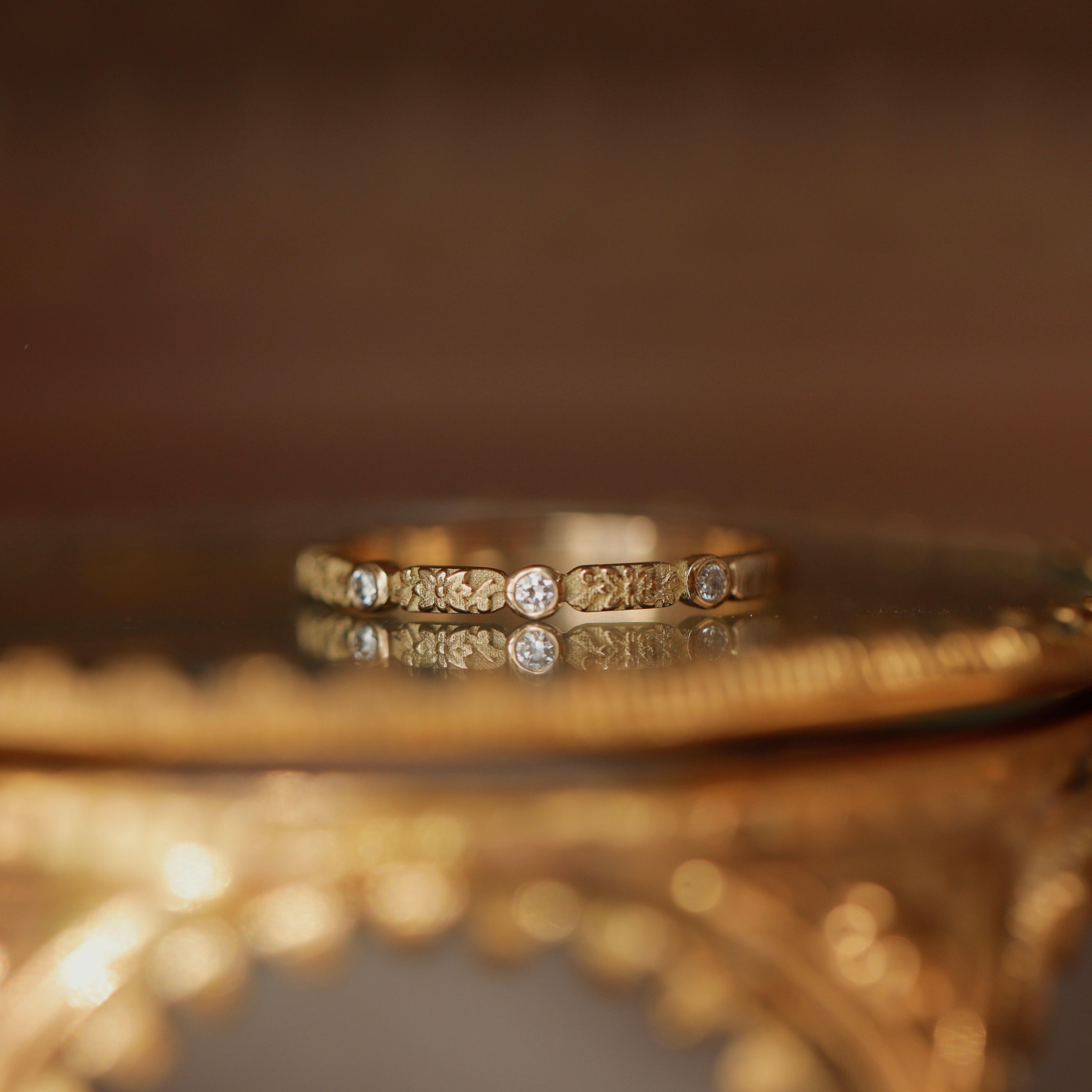 Alliance_fine_gravee_fleurs_diamants_vintage_hestia.jpg