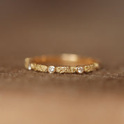 Alliance Hestia · Alliance à motifs floraux et diamants