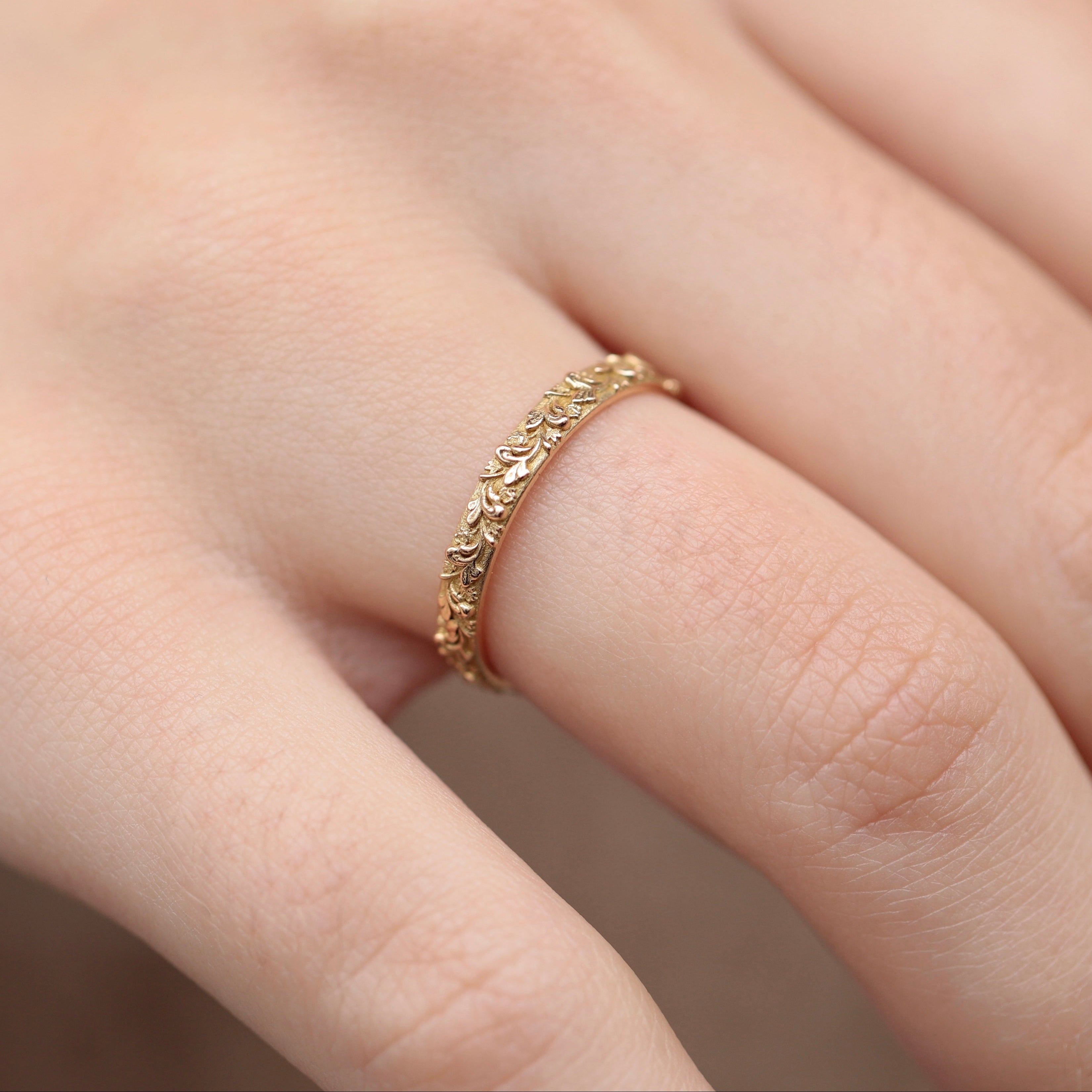 Anneau floral style ancien médiéval