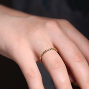 Alliance style ancien gravée motif feuillages
