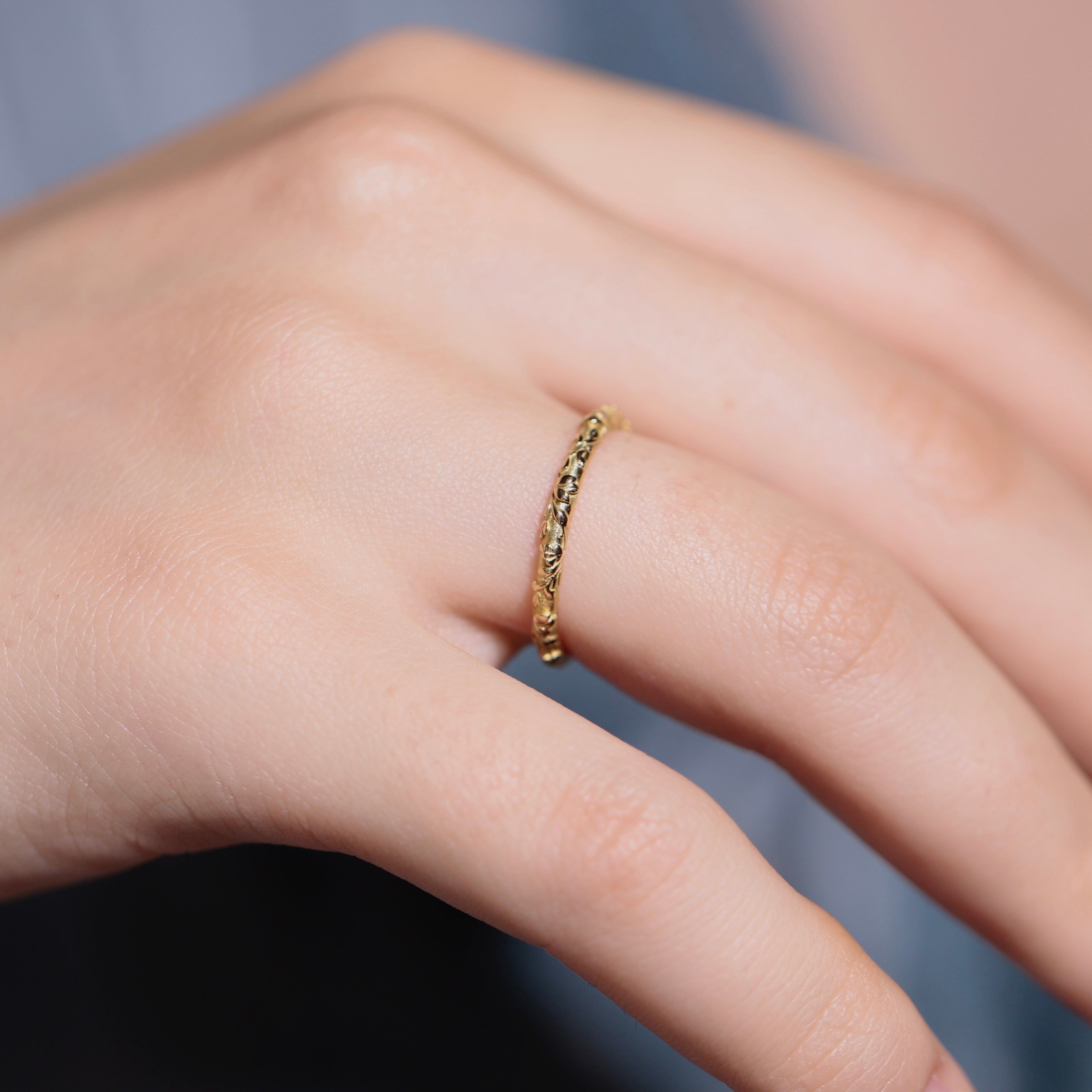 Alliance style ancien gravée motif feuillages