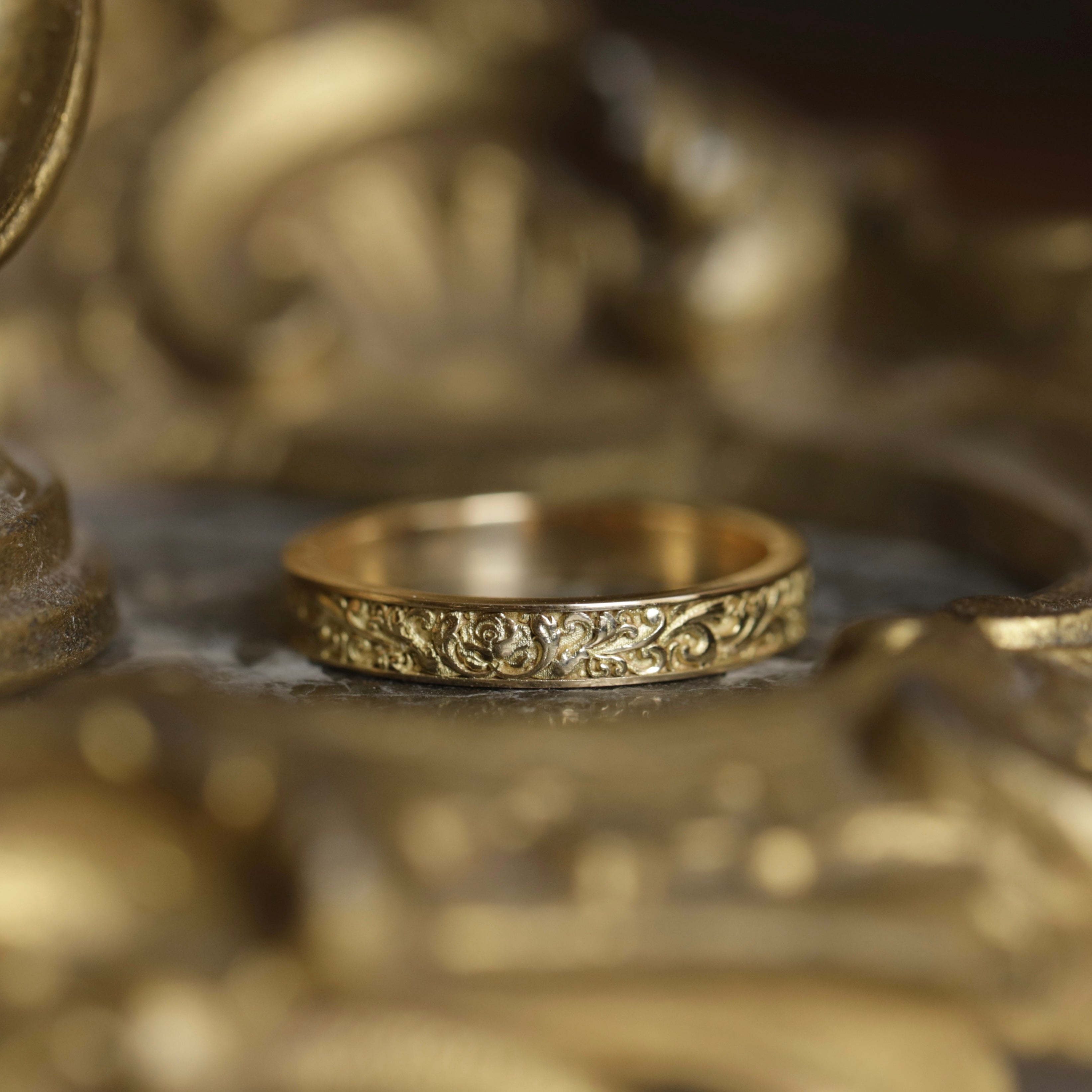 Alliance à motifs style vintage en or 18 carats recyclé