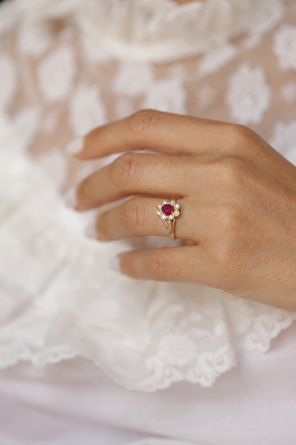 Antheia bague marguerite style vintage rubis et or 18 carats recyclé 