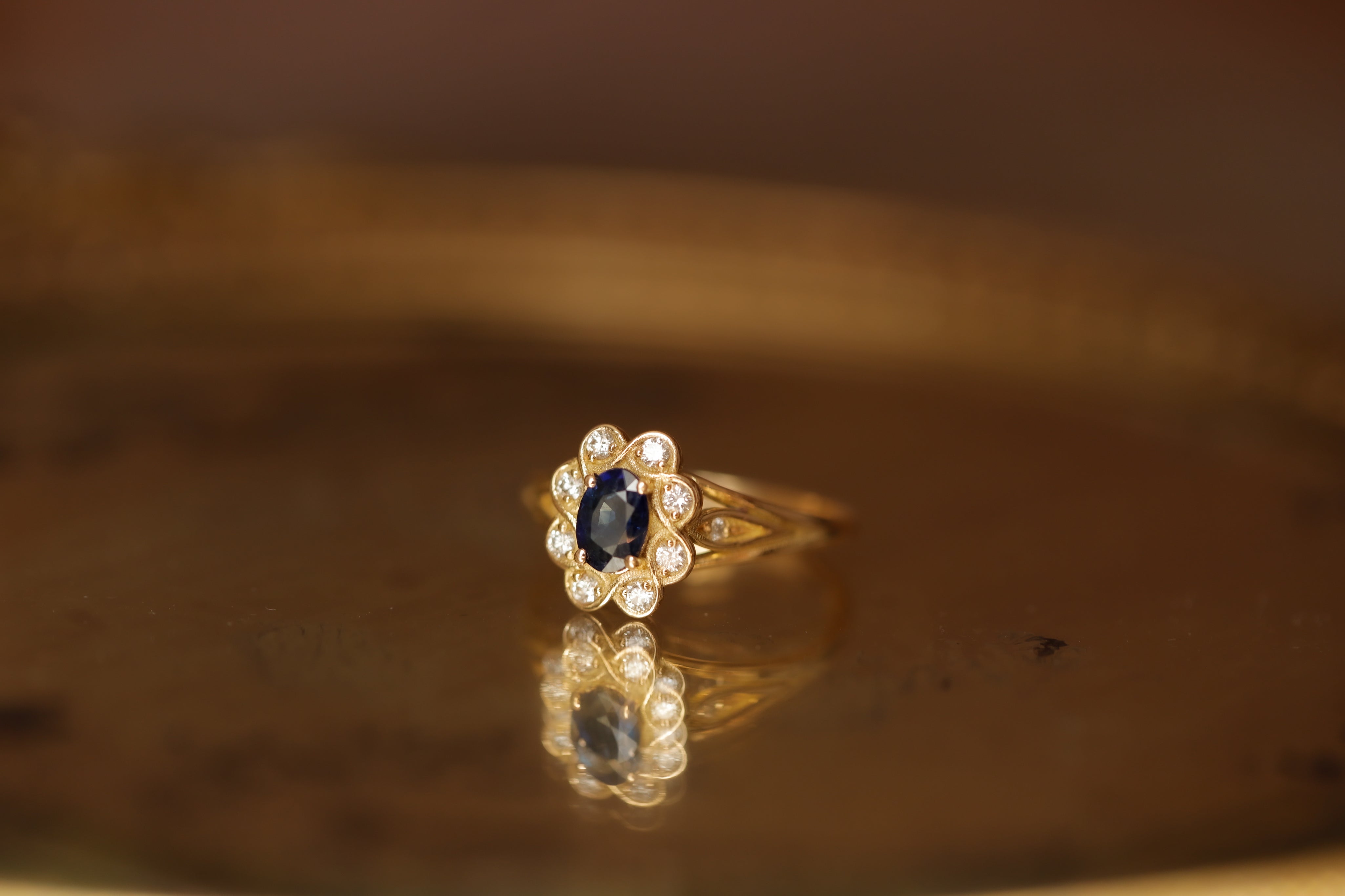 Antheia_bague_marguerite_saphir_et_diamants_style_vintage_1.jpg