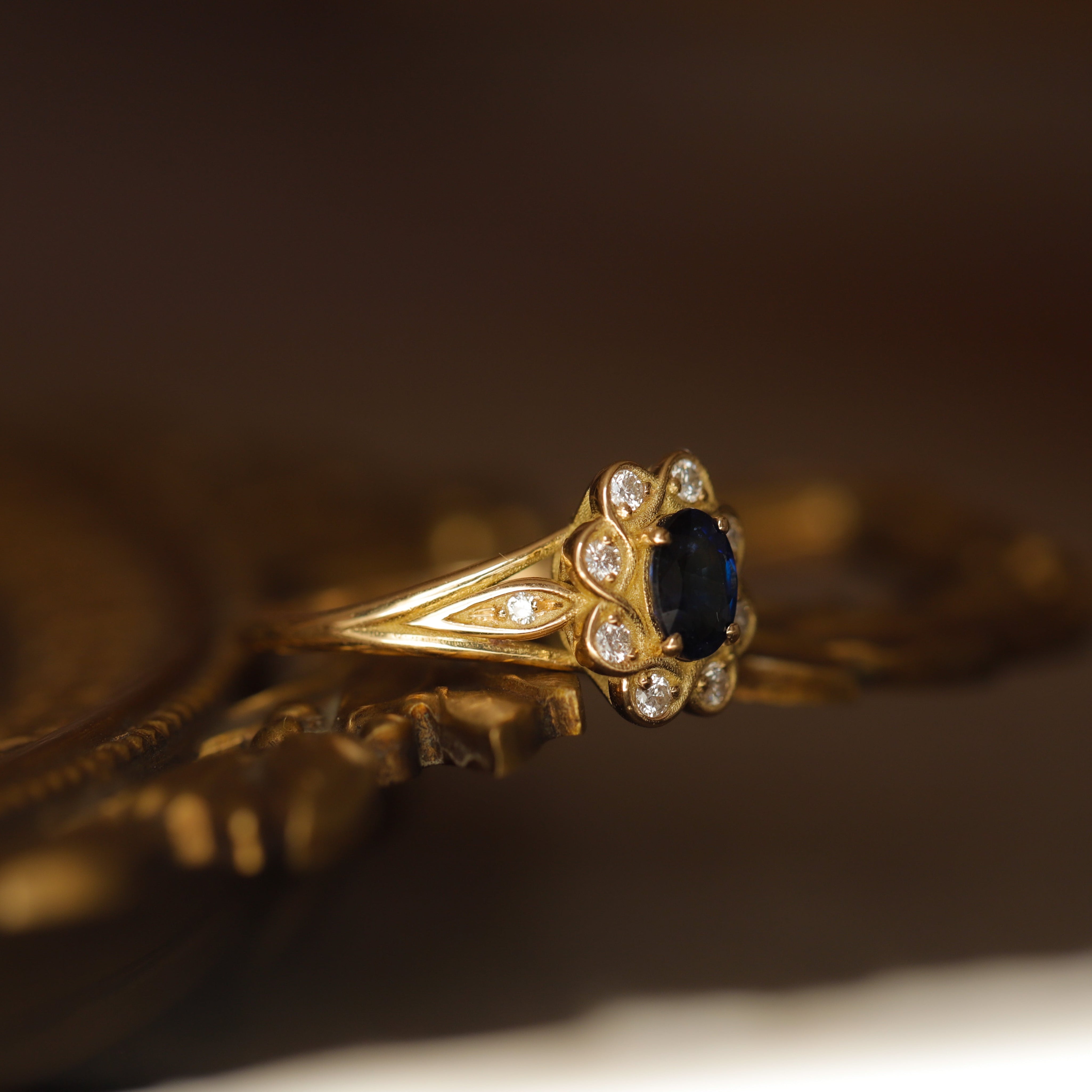 Bague marguerite style ancien saphir diamants