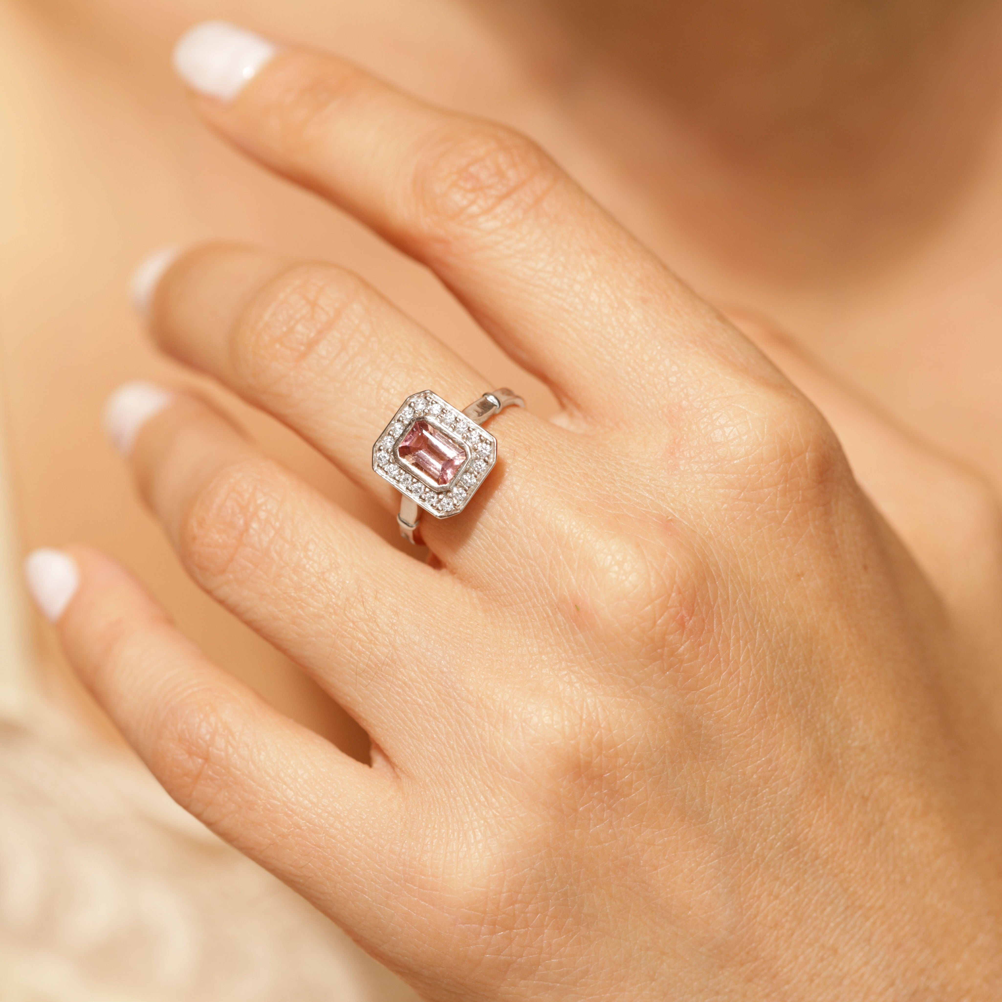 Bague Art Déco or blanc 18 carats tourmaline rose et diamants style vintage