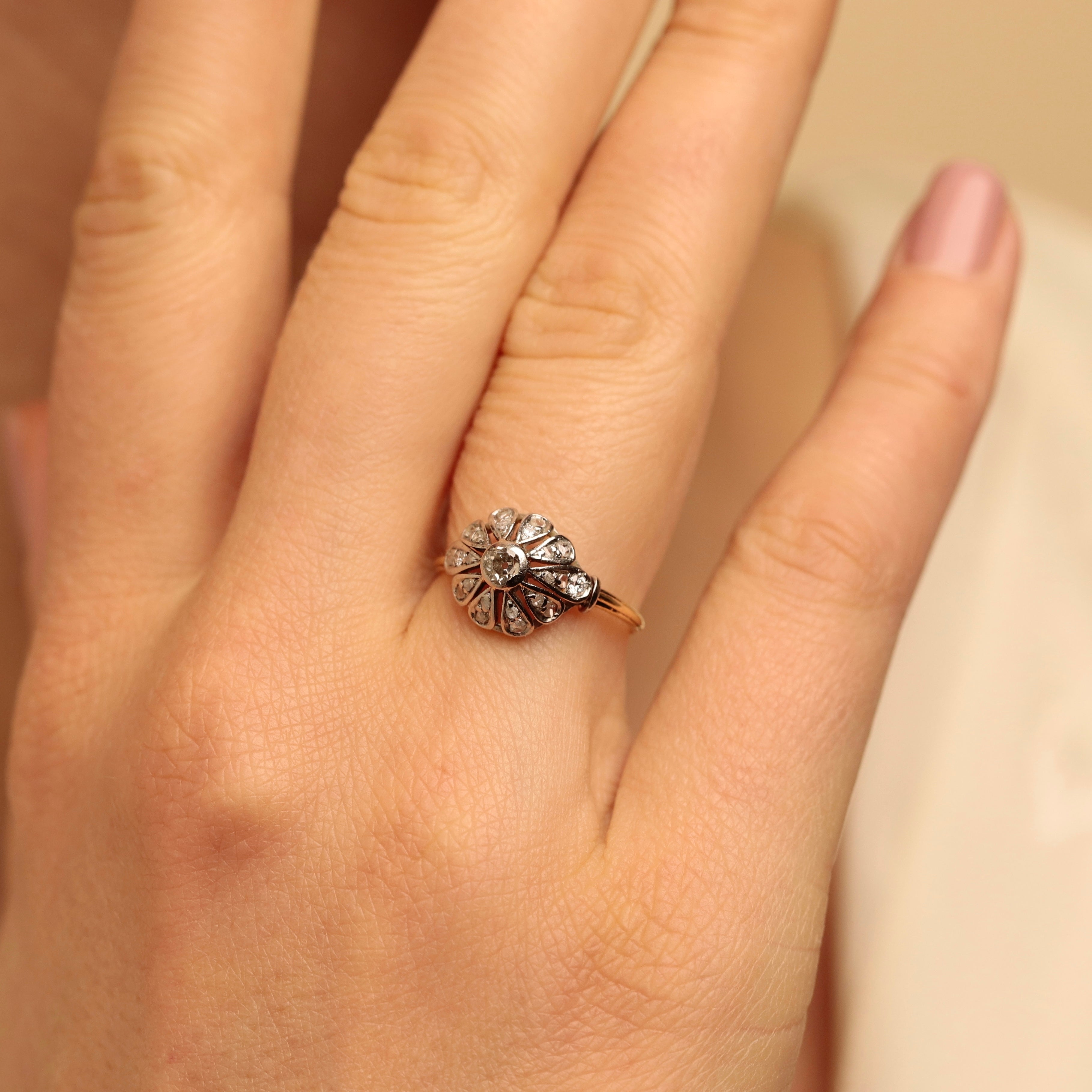 Bague Fleur ancienne or et platine diamants