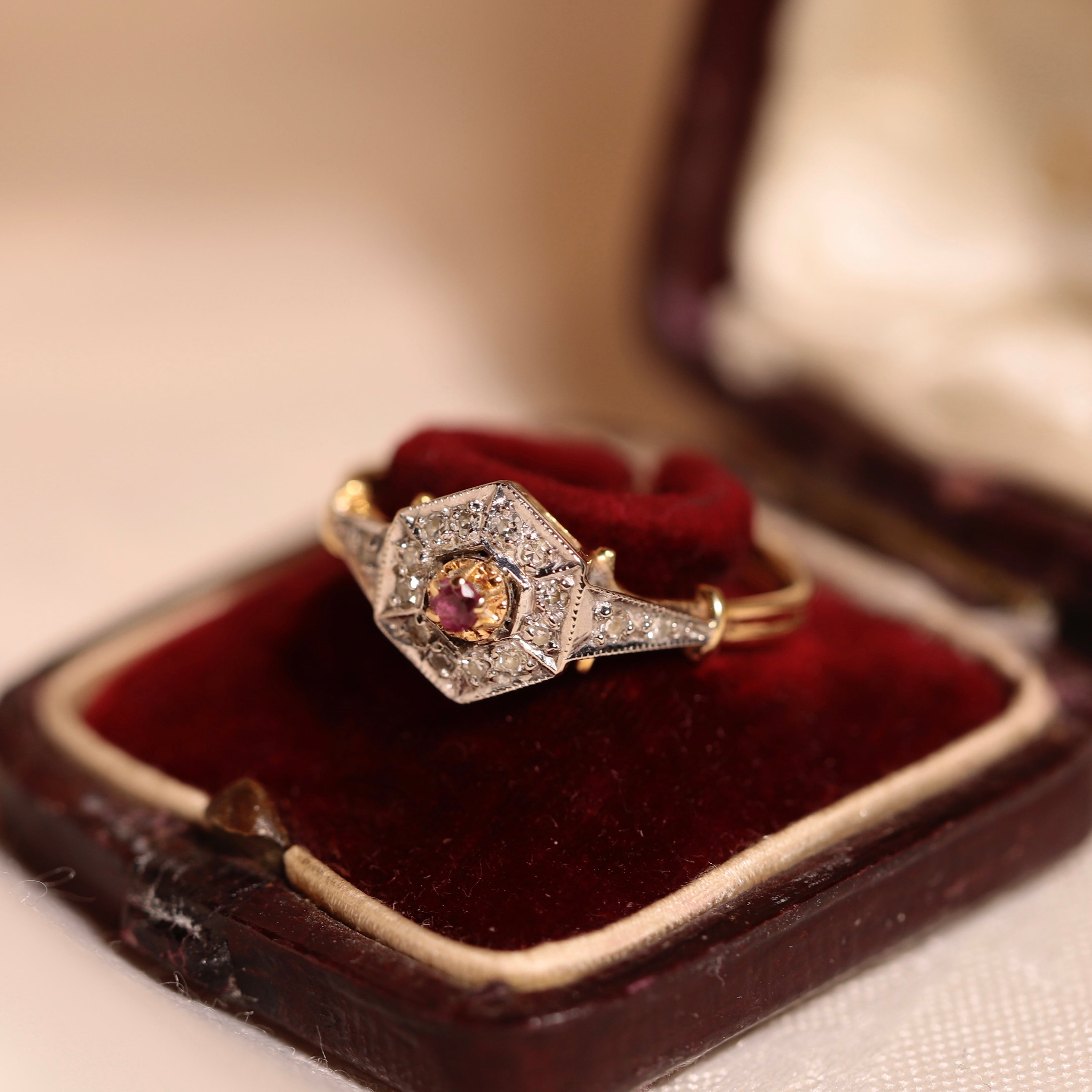Bague ancienne art déco rubis et diamants