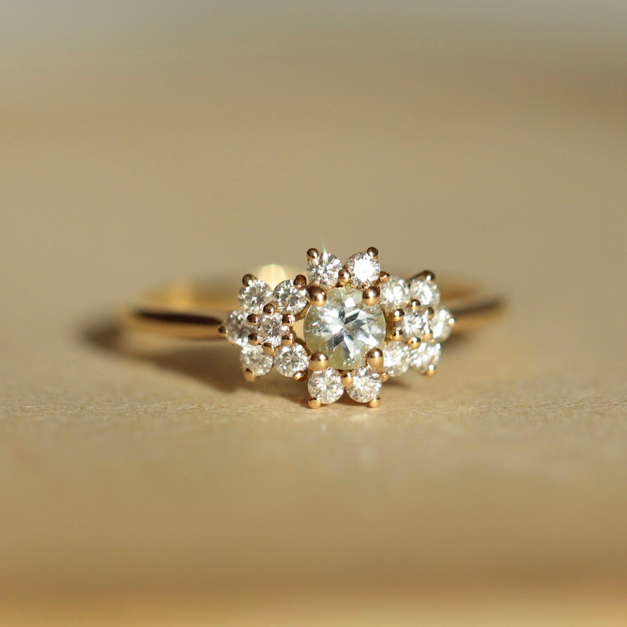 Bague halo aigue-marine et diamants