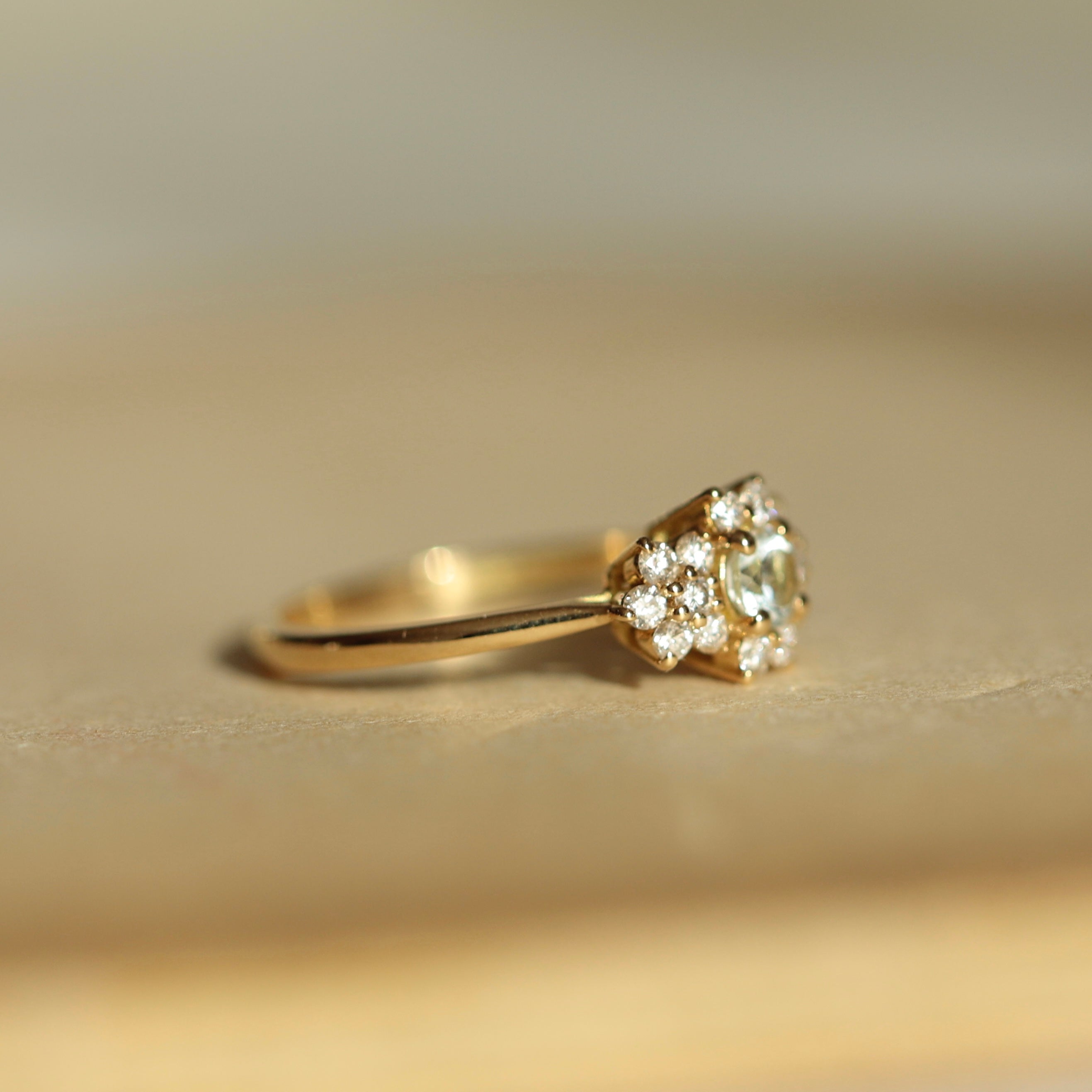 Bague halo aigue-marine et diamants