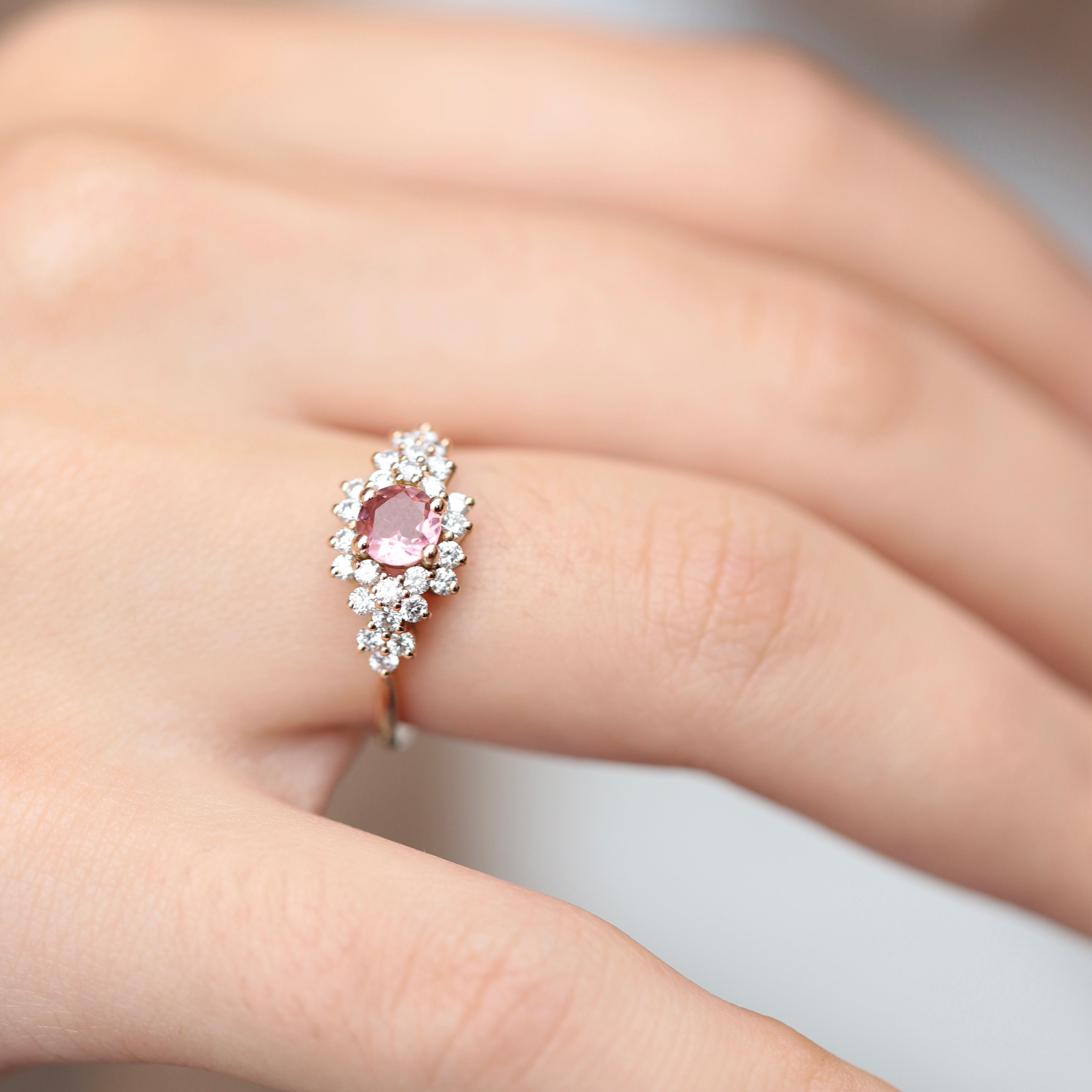 Bague halo tourmaline rose et diamants