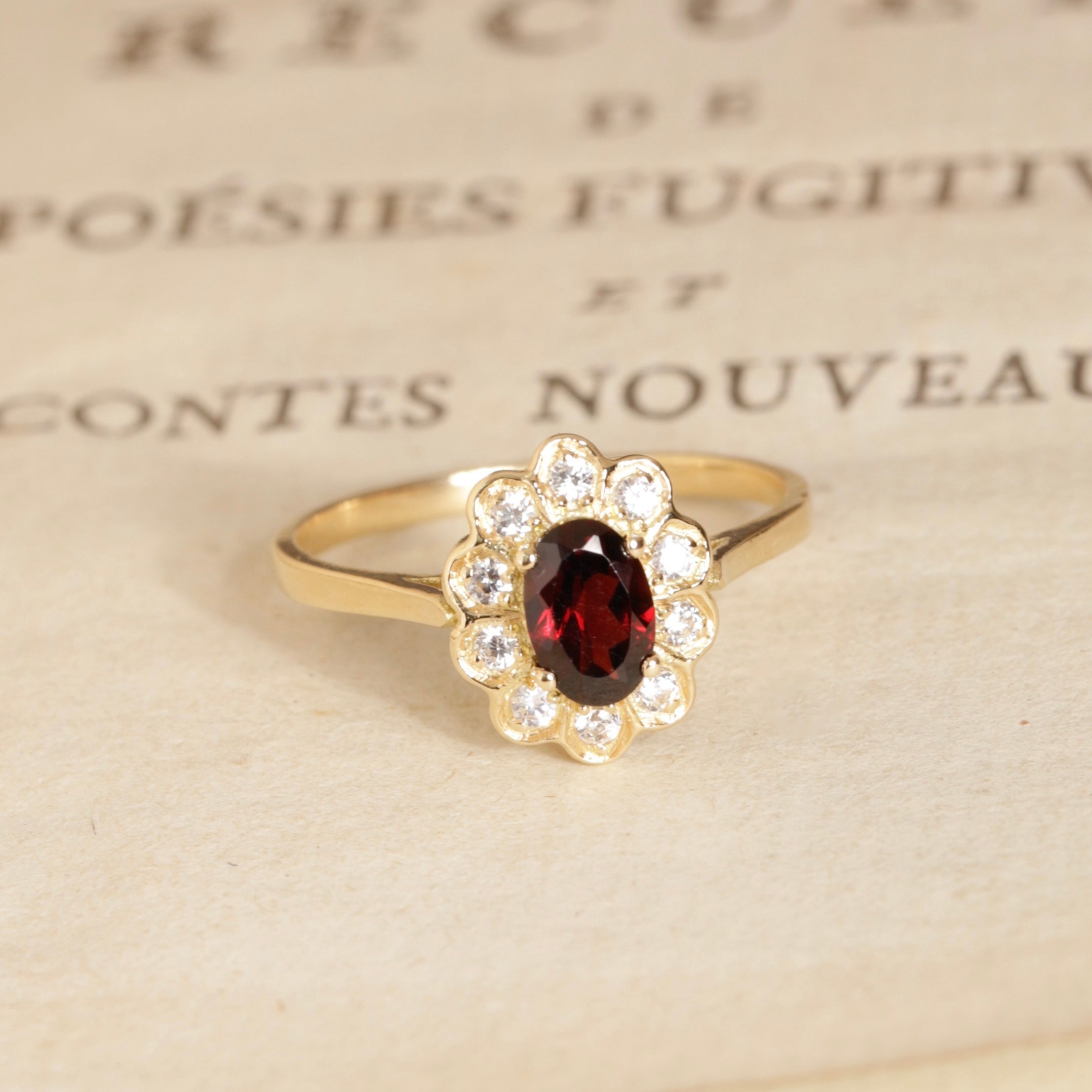 Lot de Bague marguerite en argent, ornée d'une marcassite en cabochon Lot de Bague marguerite en argent, ornée d'une marcassite en cabochon