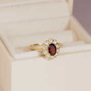 Bague marguerite 18 carats grenat diamants Astree